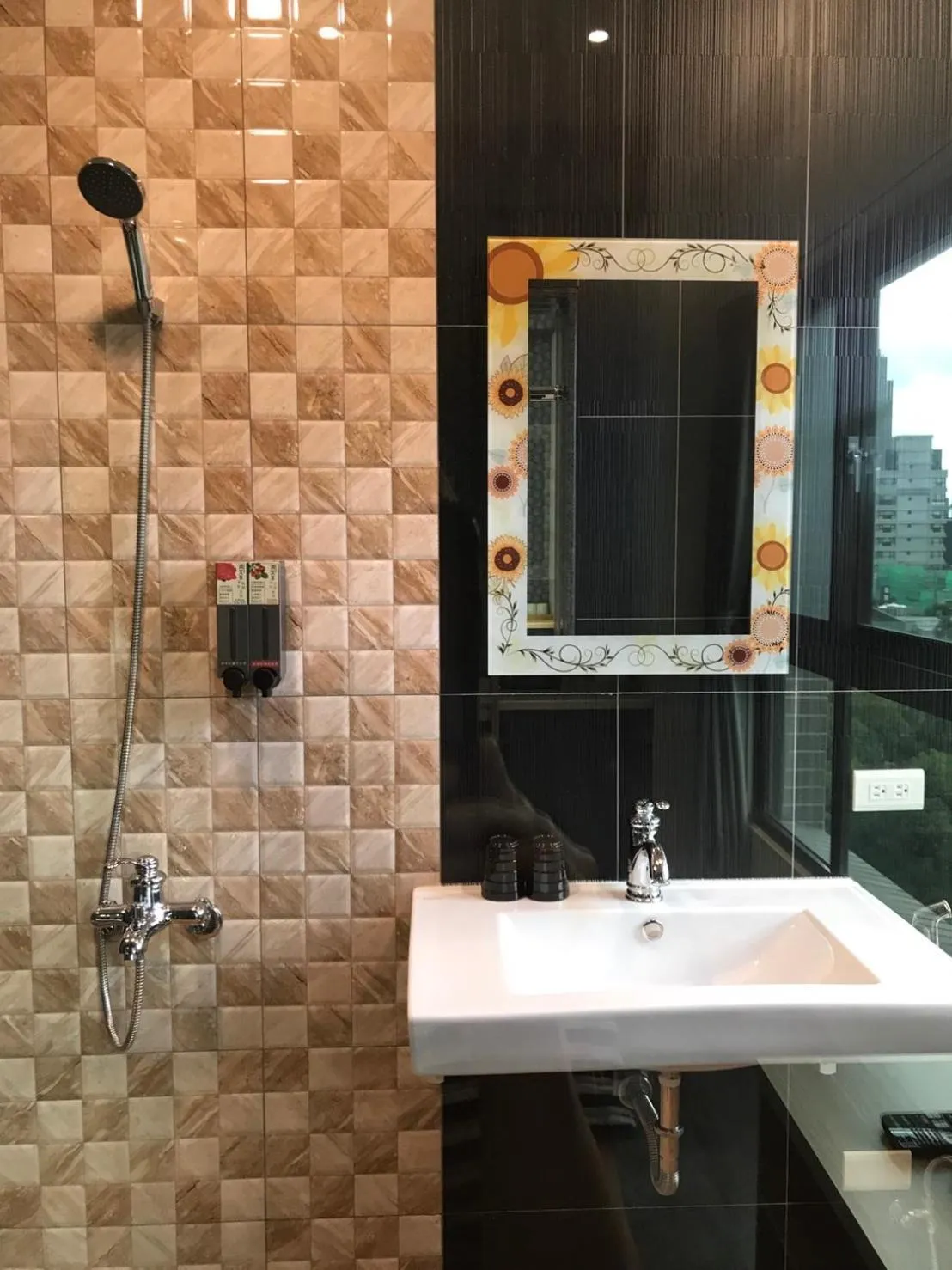 Ruo Shui Hotspring Hotel