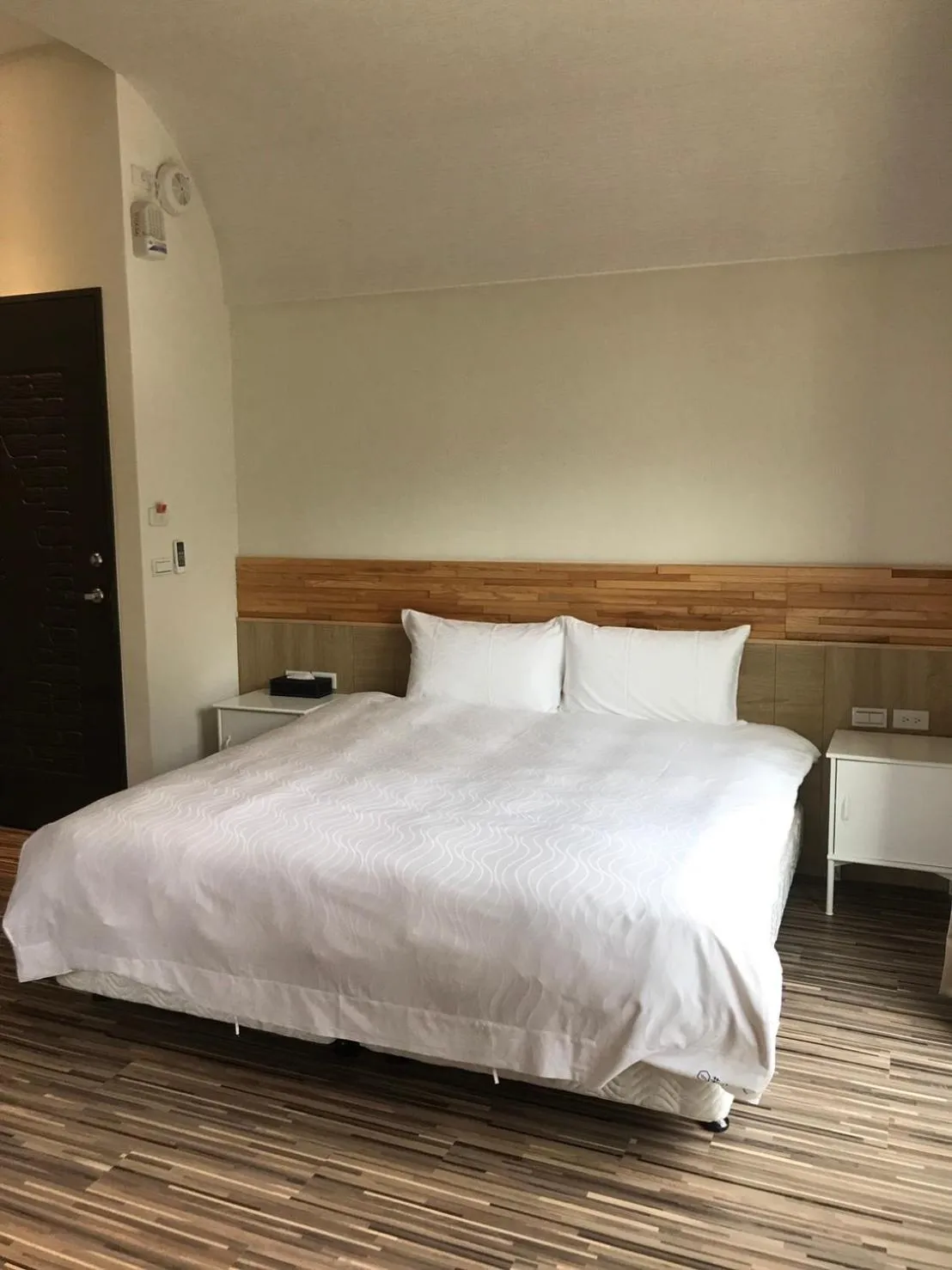 Bed in Ruo Shui Hotspring Hotel