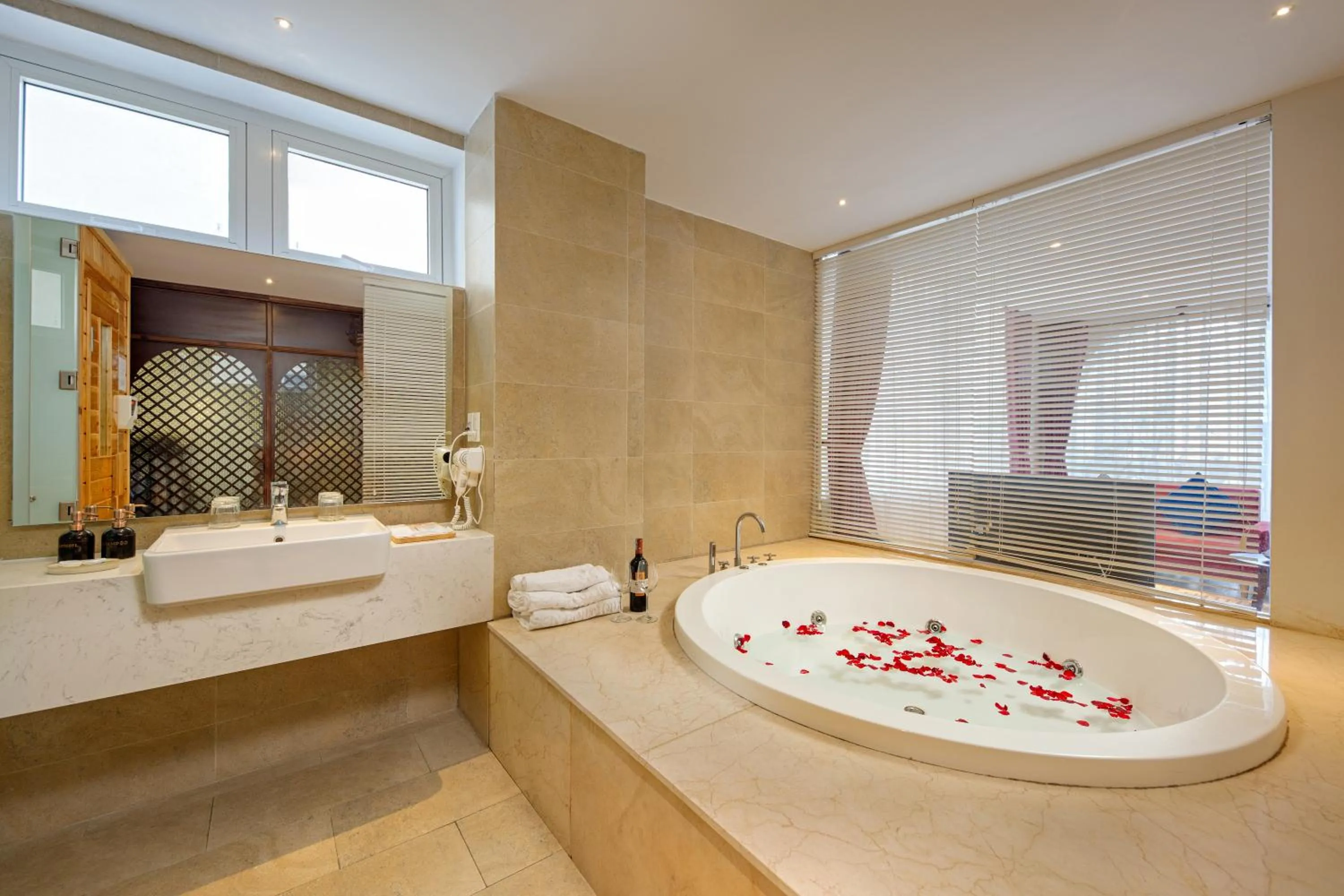 Hot Tub in Sen Boutique Hotel