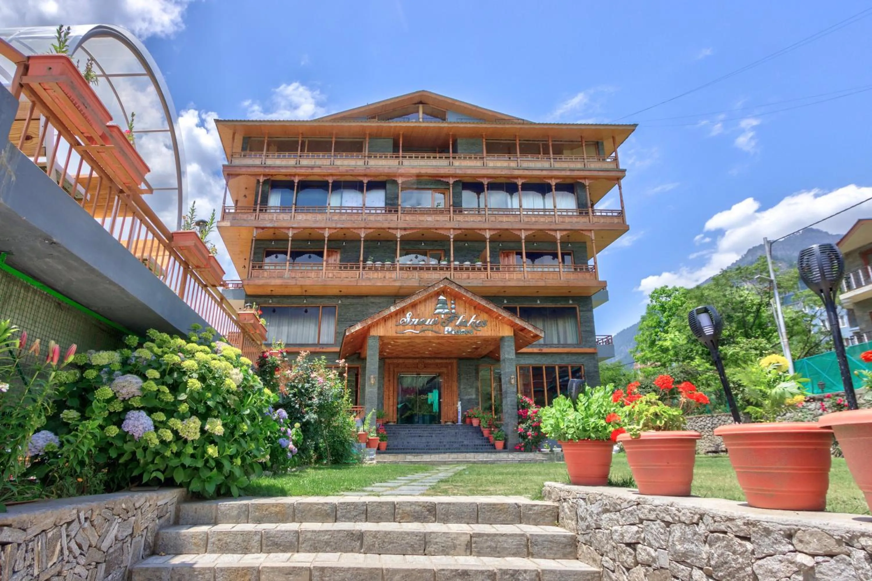 Day in Snow Flakes Resort And Spa Centrally Heated Luxury Resort