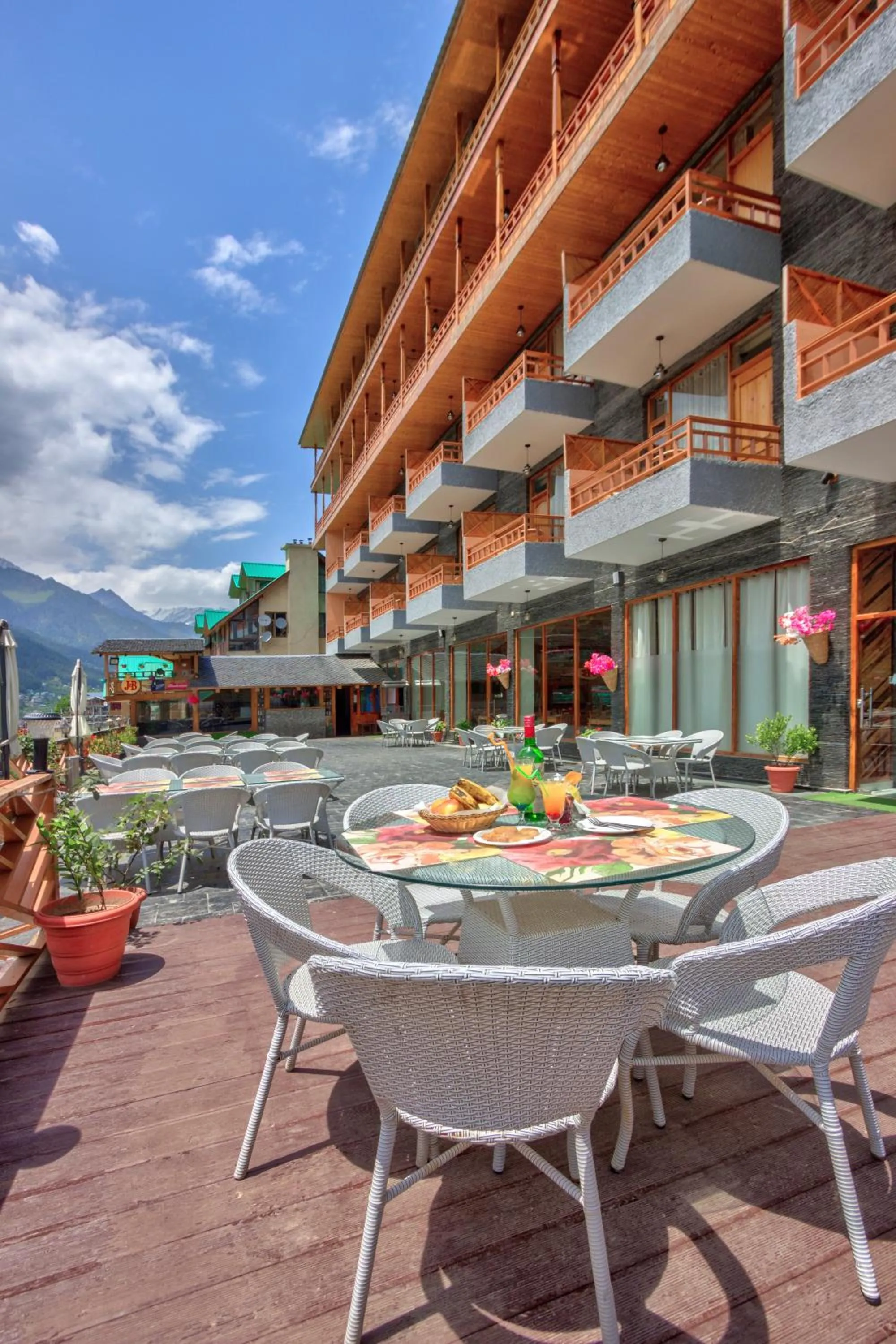 Food in Snow Flakes Resort And Spa Centrally Heated Luxury Resort