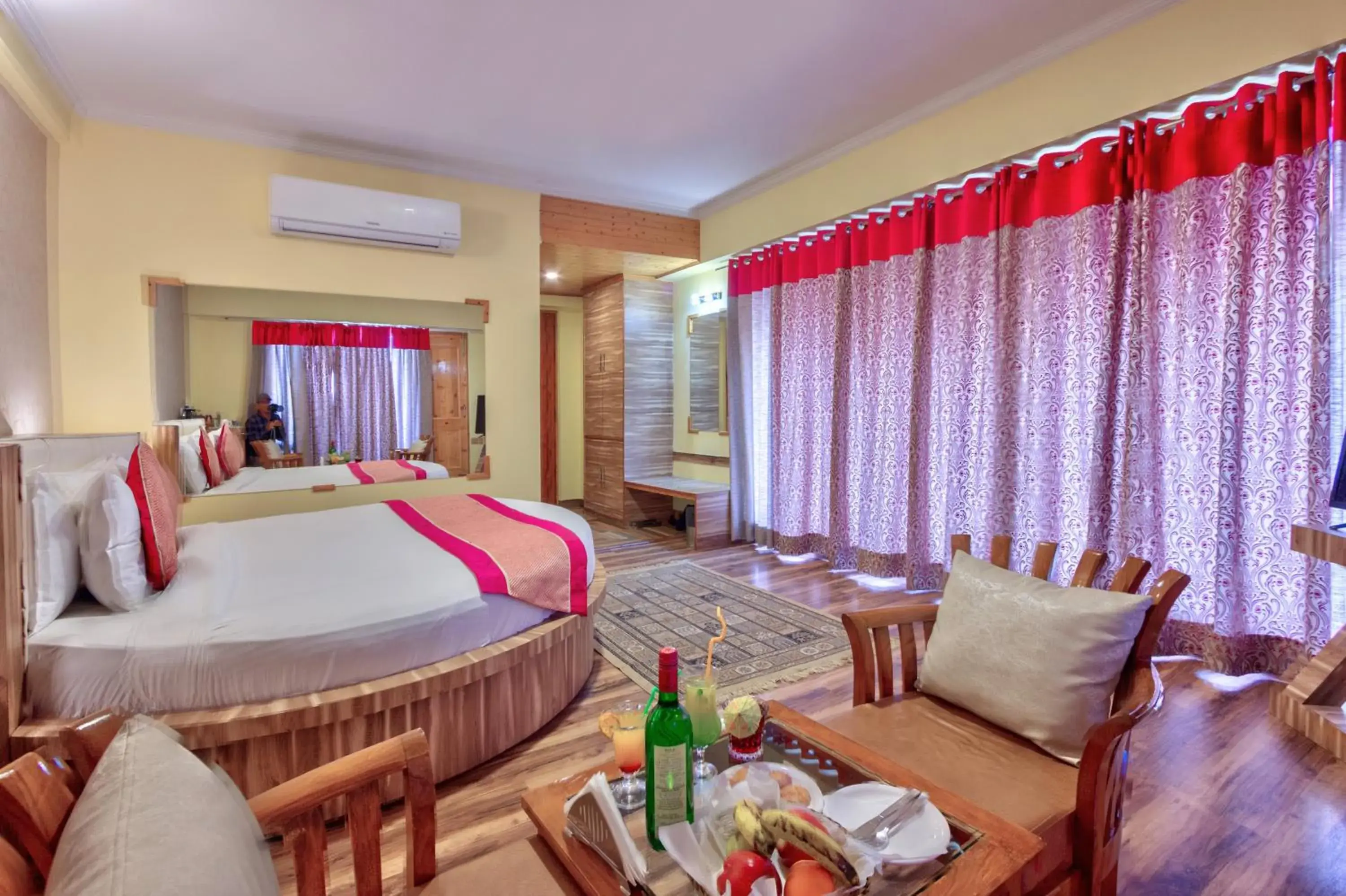 Food and drinks, Bed in Snow Flakes Resort And Spa Centrally Heated Luxury Resort Food and drinks, Bed in Snow Flakes Resort And Spa Centrally Heated Luxury Resort