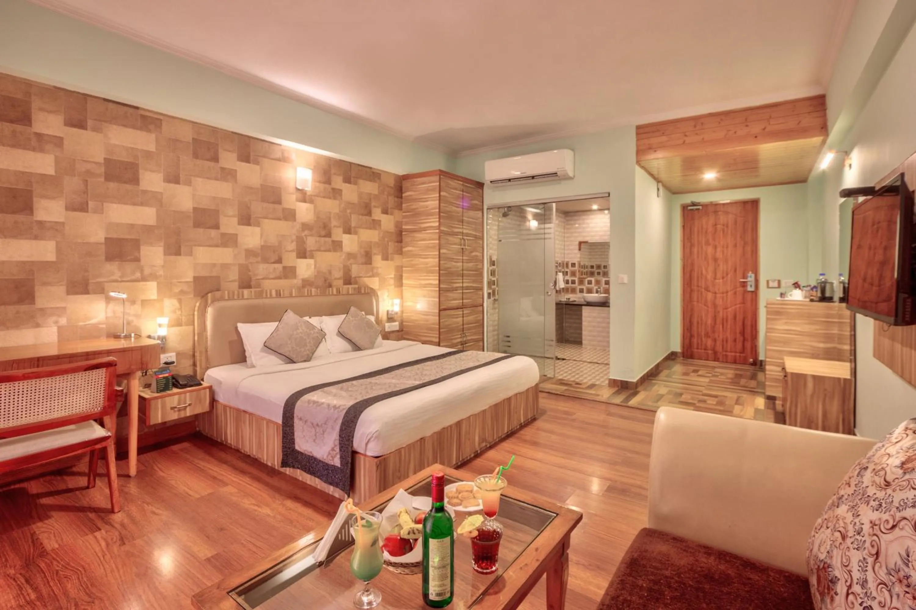 Bedroom, Bed in Snow Flakes Resort And Spa Centrally Heated Luxury Resort