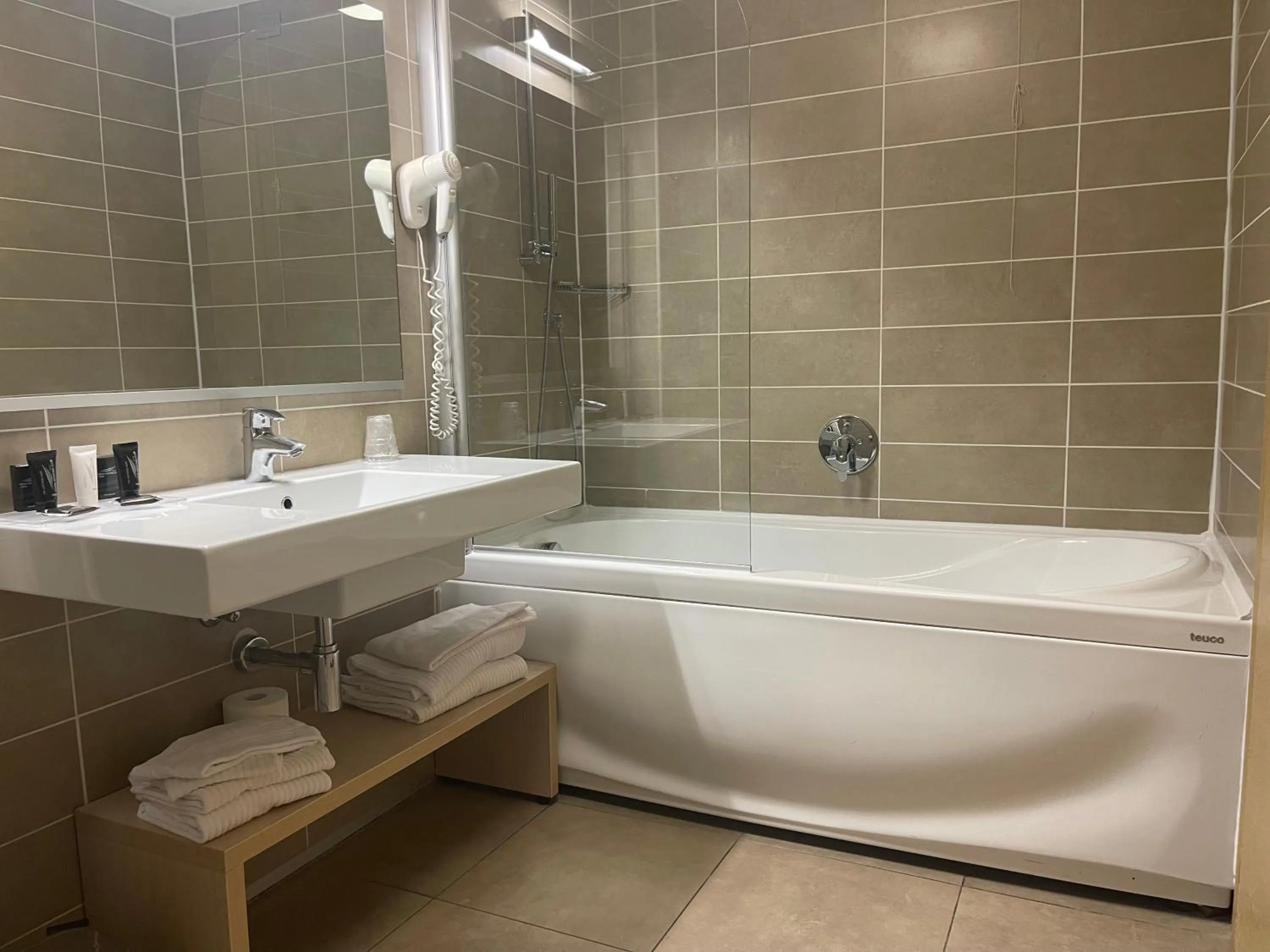 Shower in Garda Sporting Club Hotel