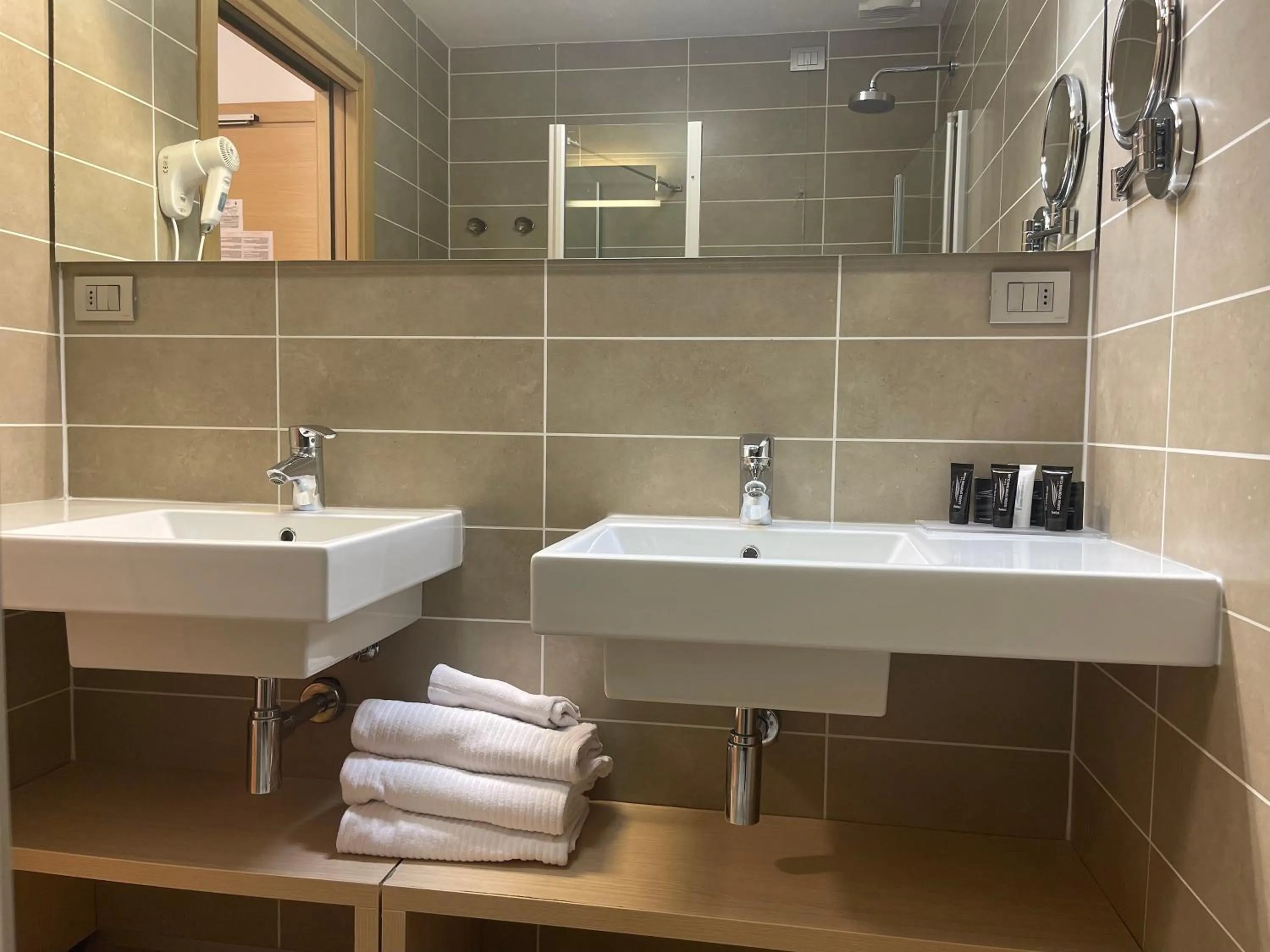 Bathroom in Garda Sporting Club Hotel