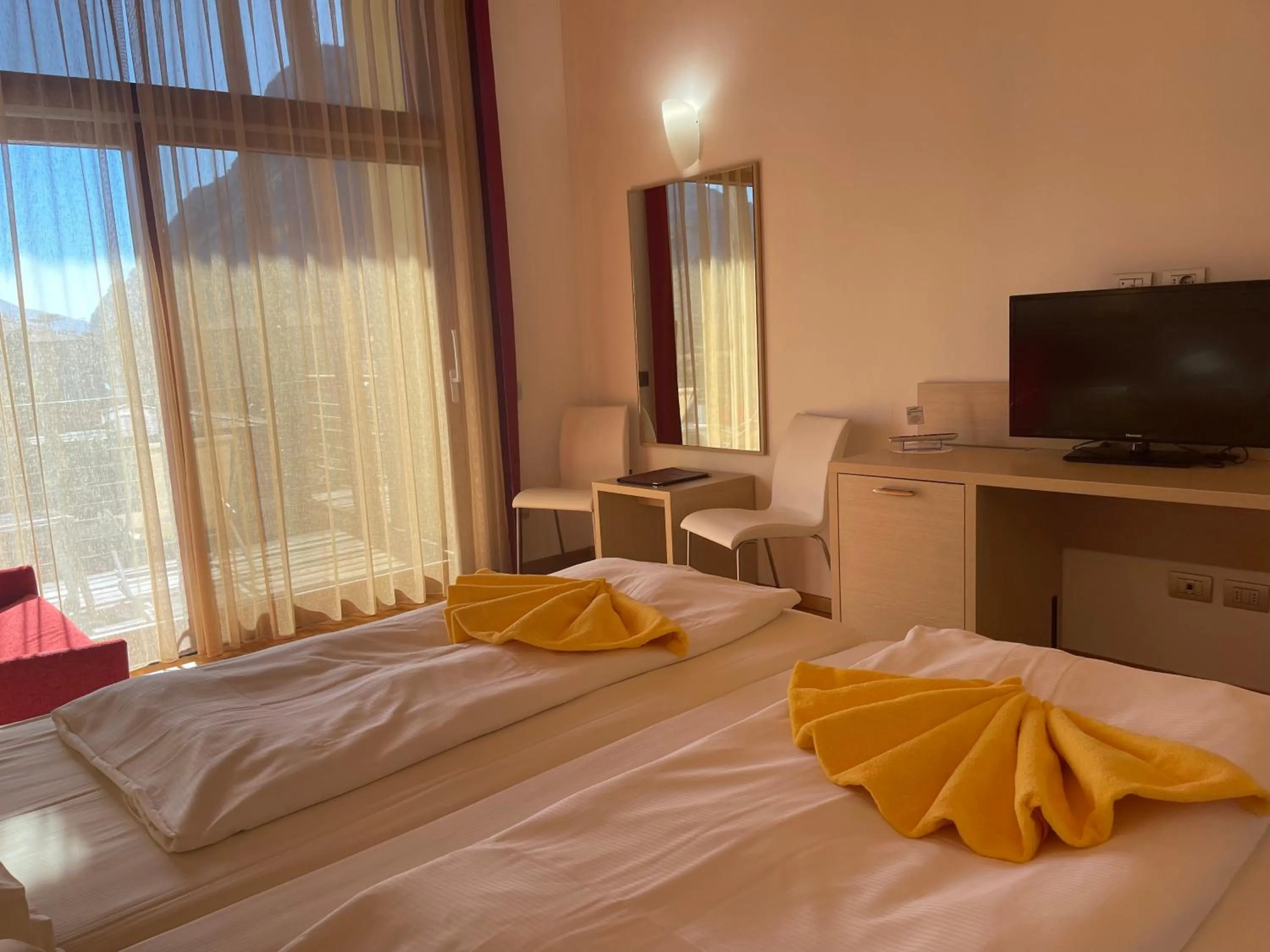 Bedroom, Bed in Garda Sporting Club Hotel