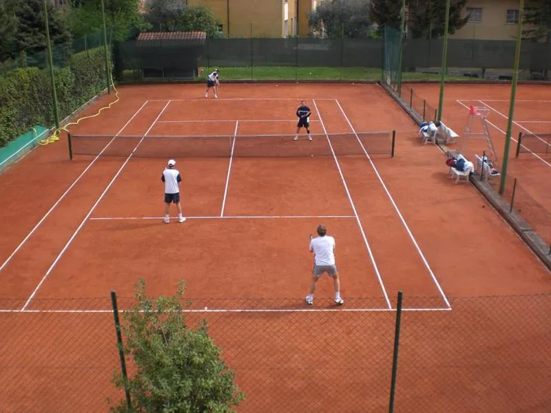 Tennis court in Garda Sporting Club Hotel