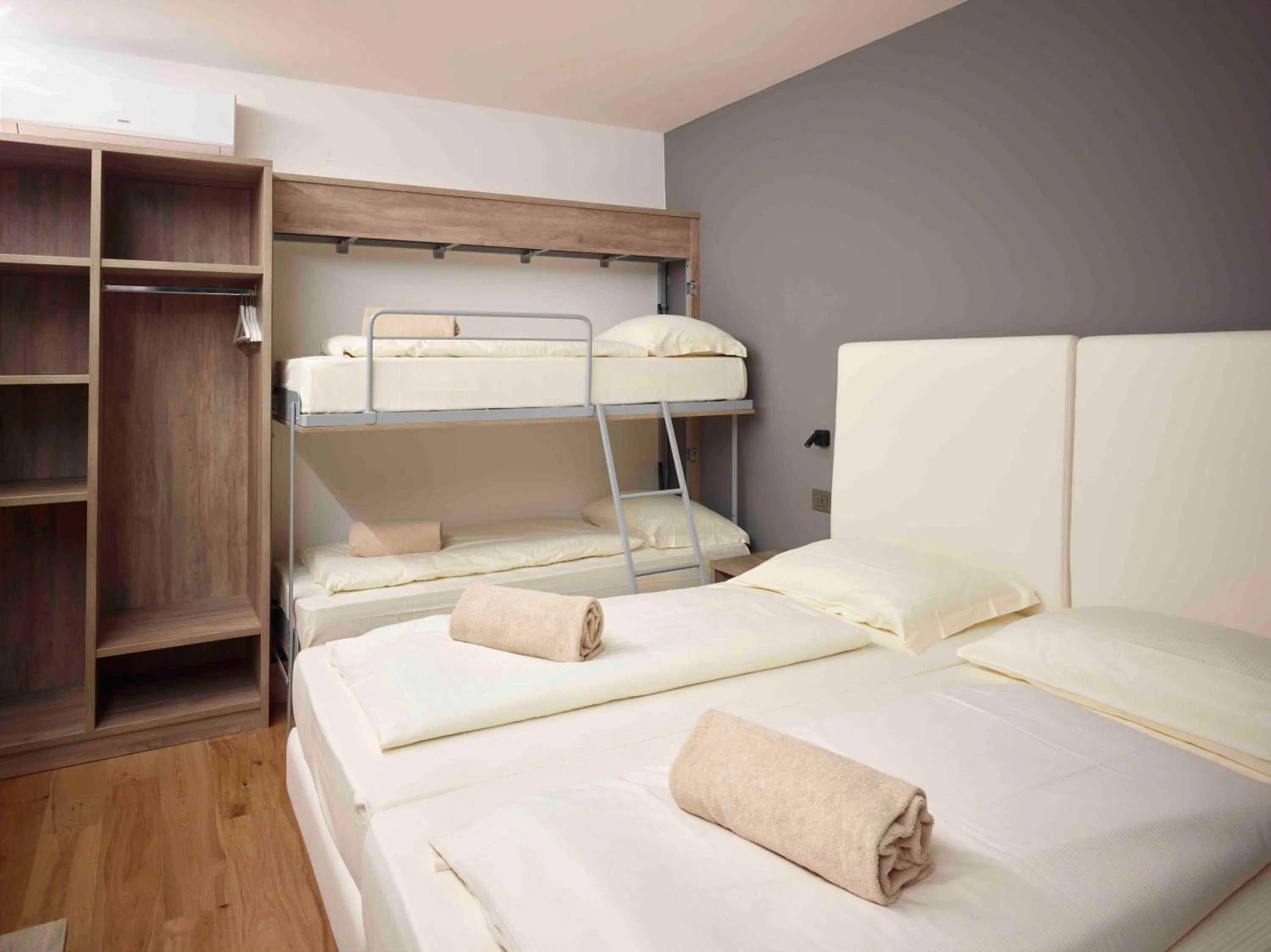 Bedroom, Bed in Garda Sporting Club Hotel