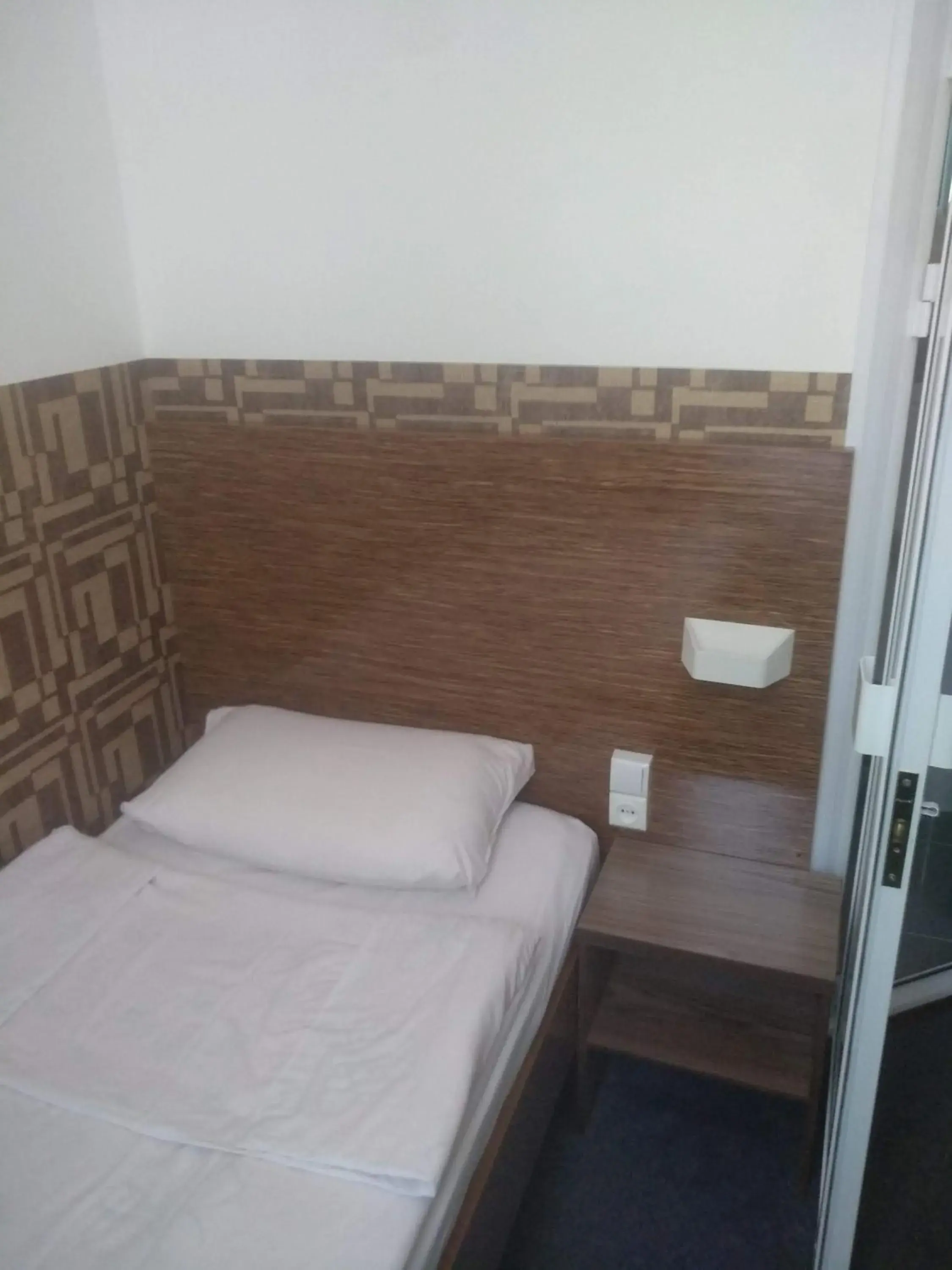 Budget Single Room - single occupancy in Sakura Inn Budget Single Room - single occupancy in Sakura Inn