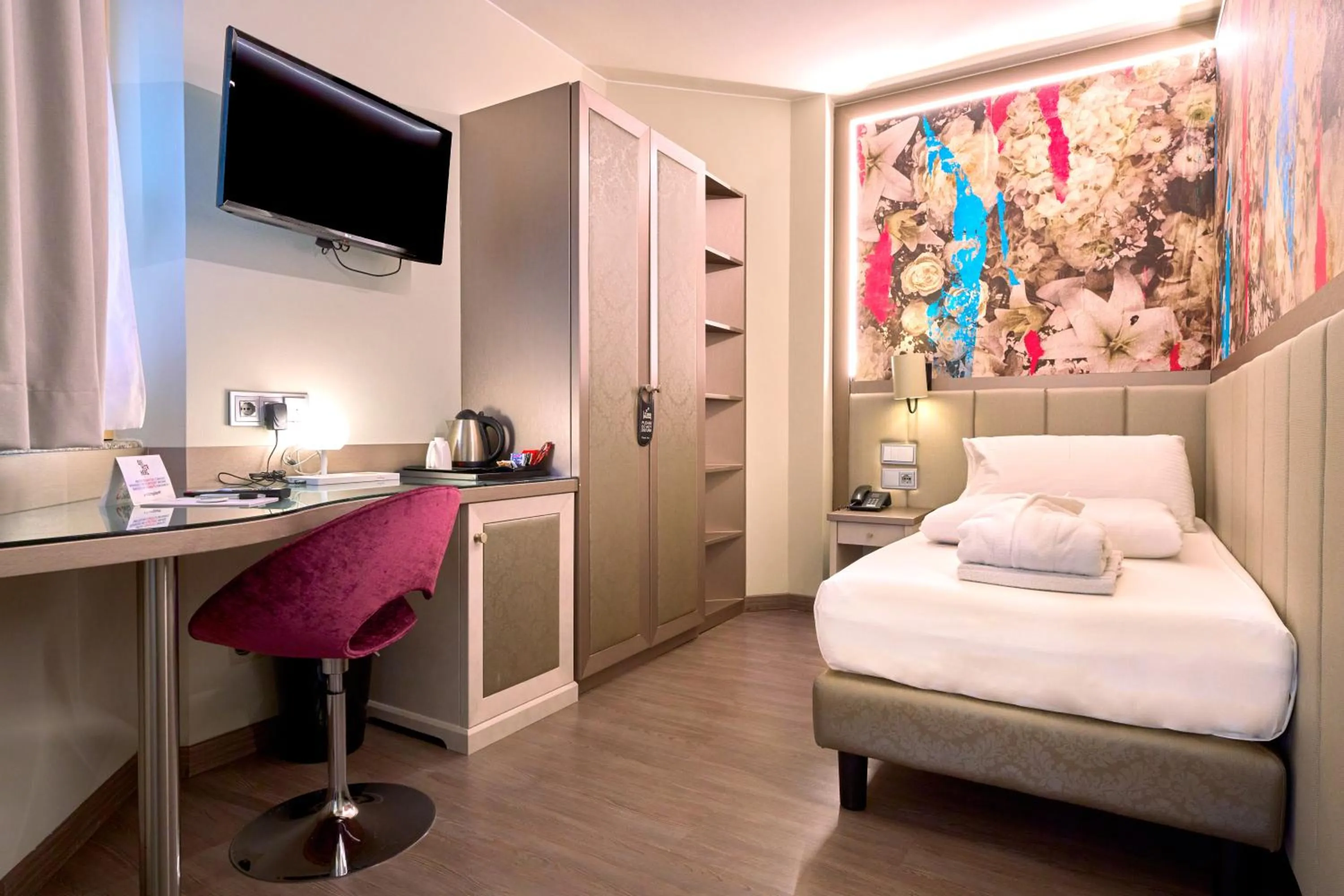 Bedroom, Bed in Parc Hotel Flora S