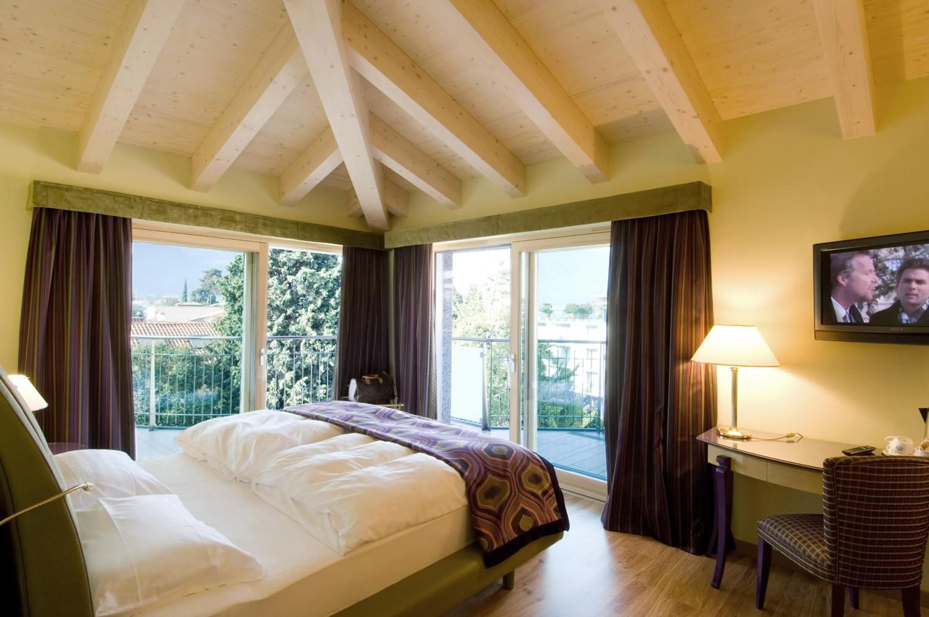 Photo of the whole room, Bed in Parc Hotel Flora S