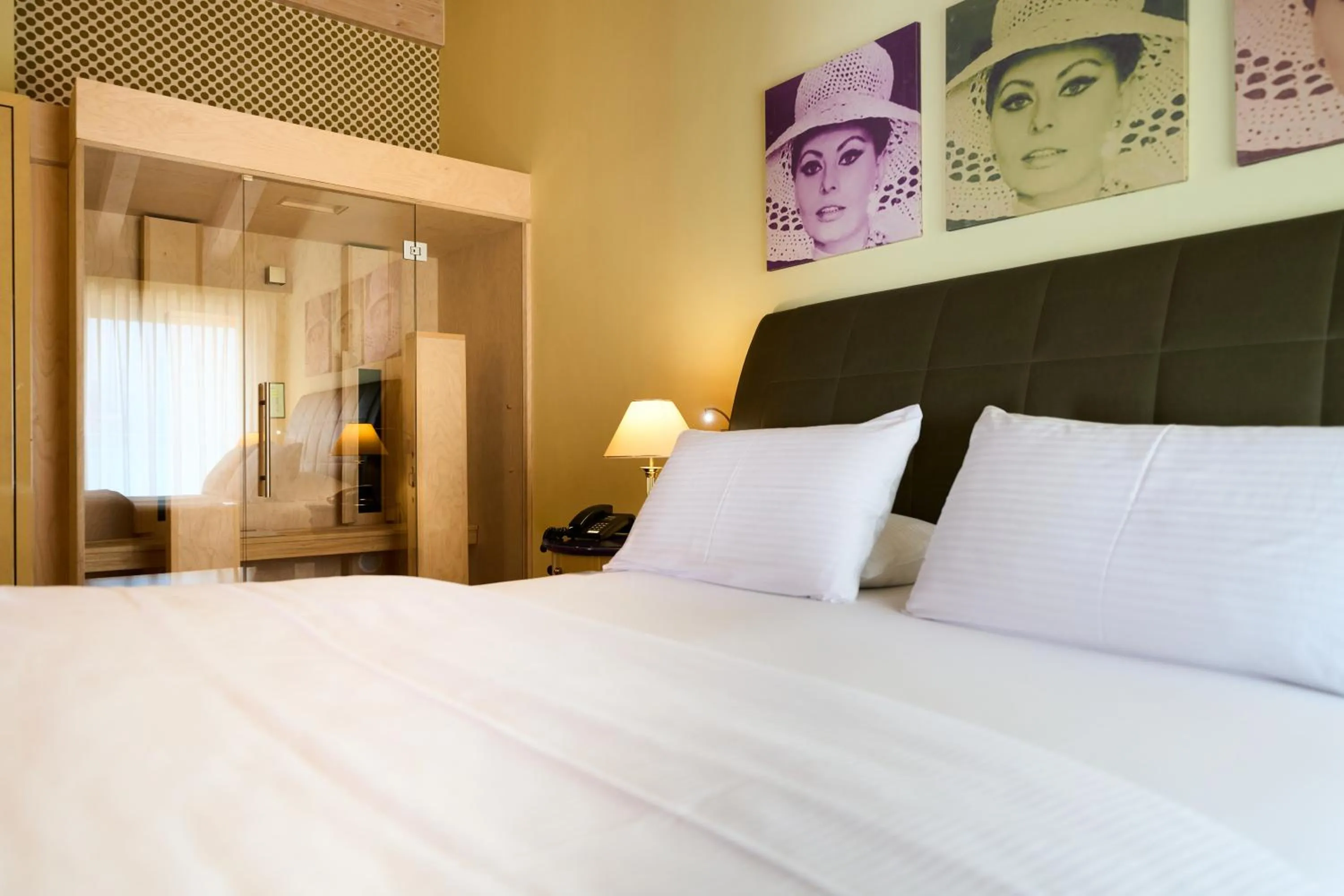 Bedroom, Bed in Parc Hotel Flora S