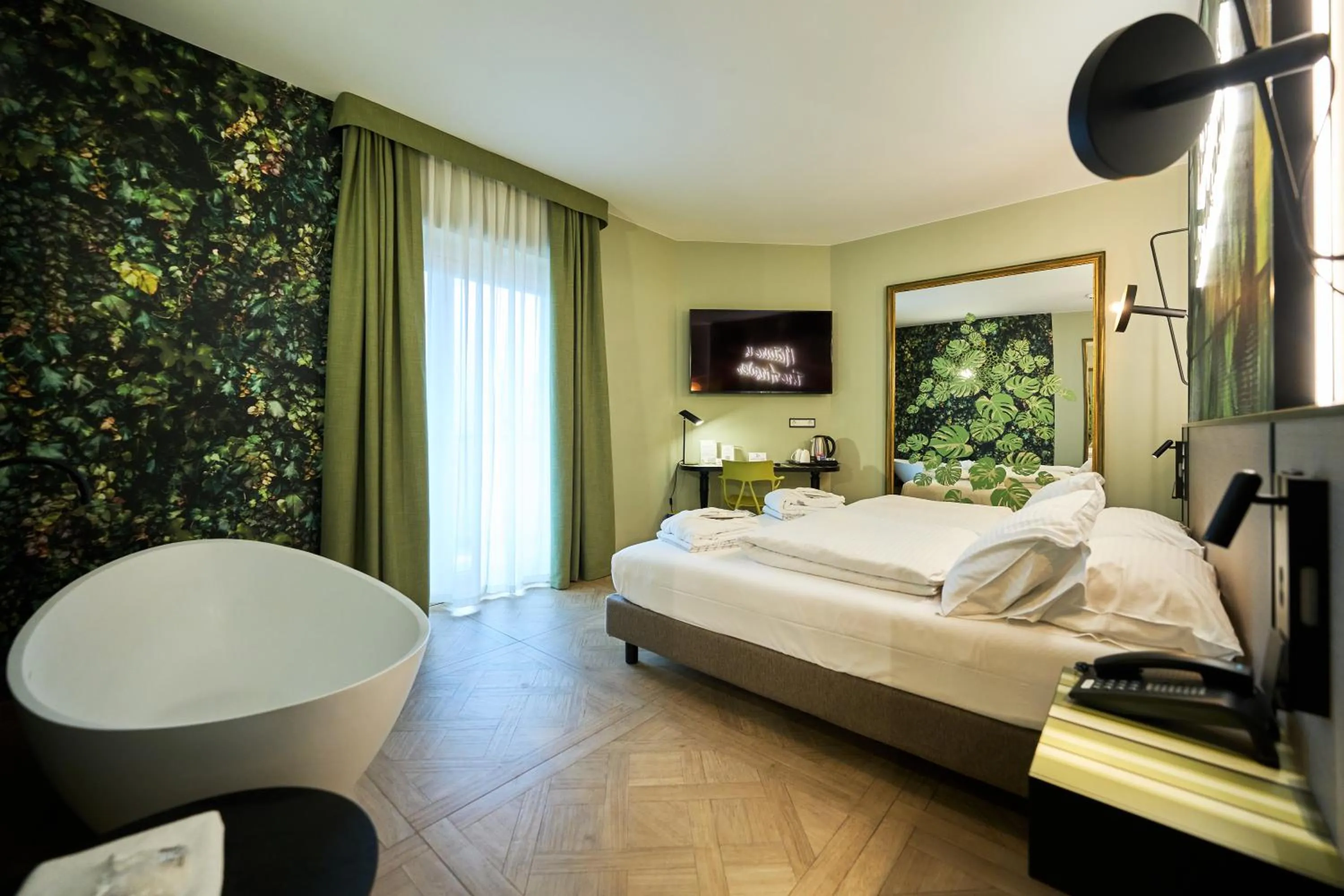 Bedroom, Bed in Parc Hotel Flora S