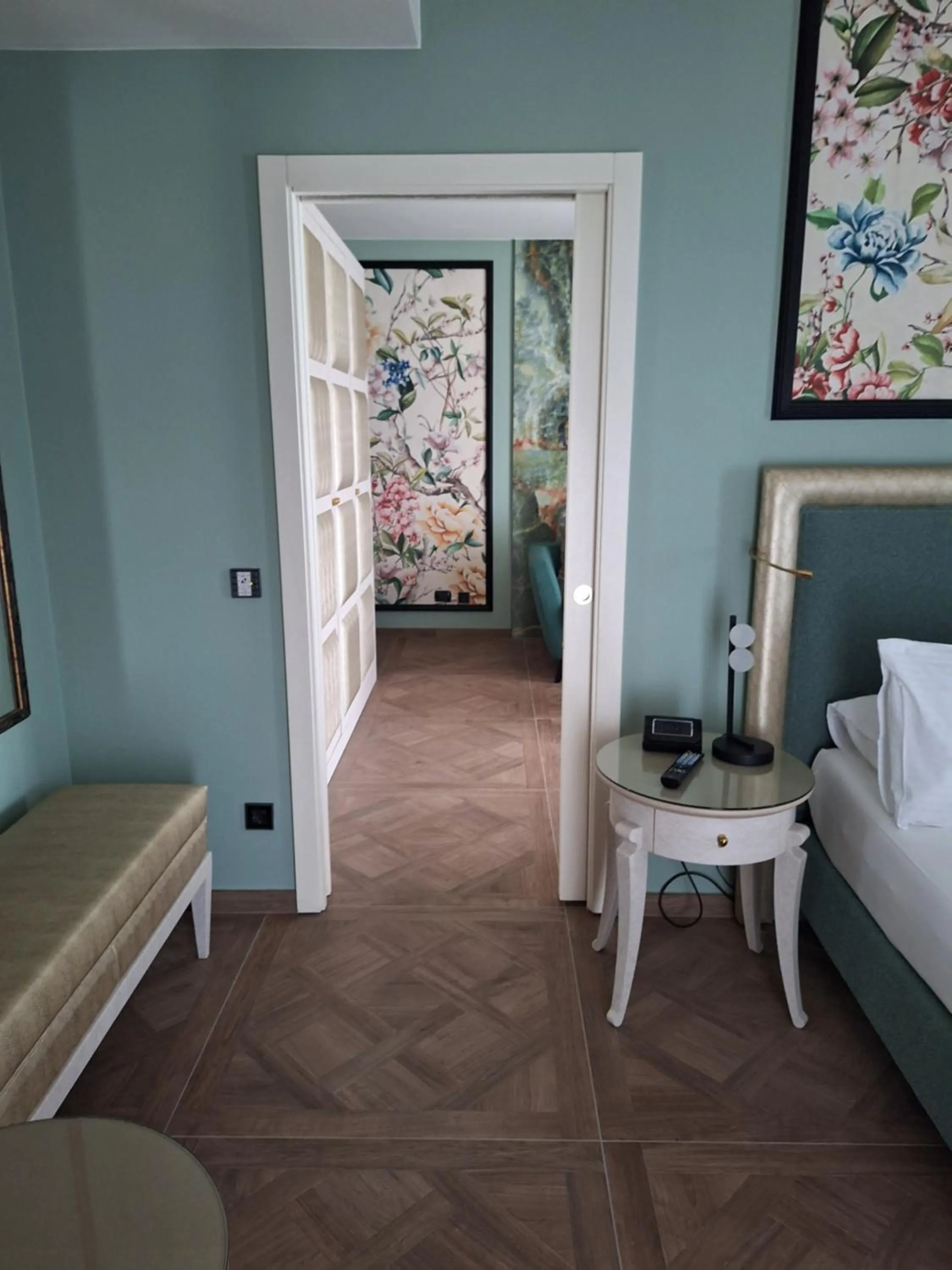 Living room, Bed in Parc Hotel Flora S