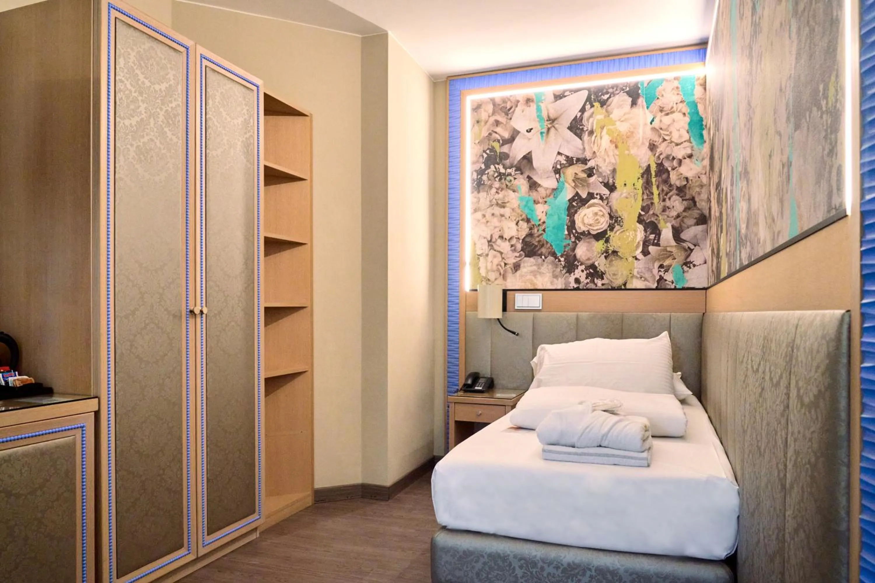 Bedroom, Bed in Parc Hotel Flora S