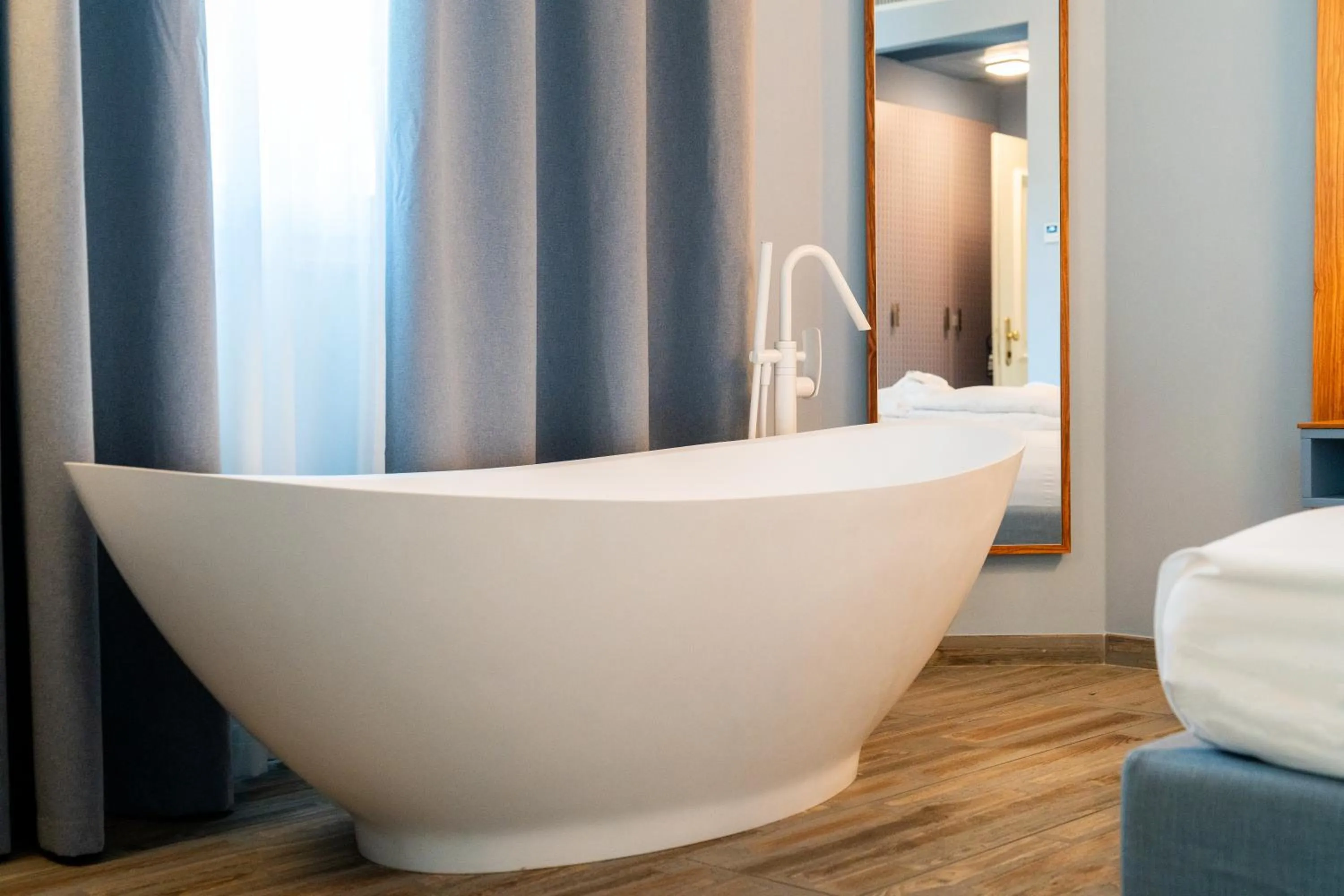 Bath in Parc Hotel Flora S