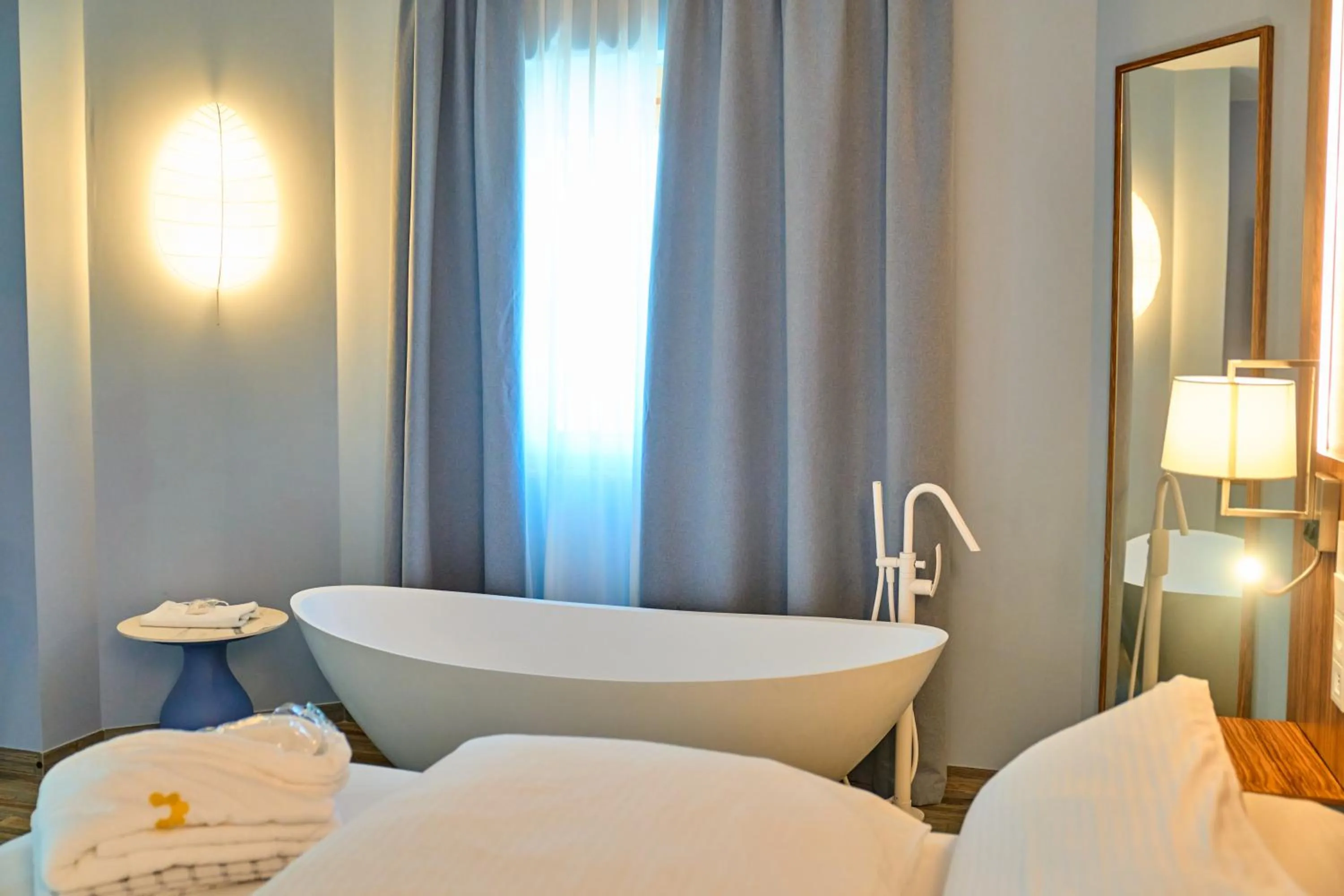 Bath, Bed in Parc Hotel Flora S