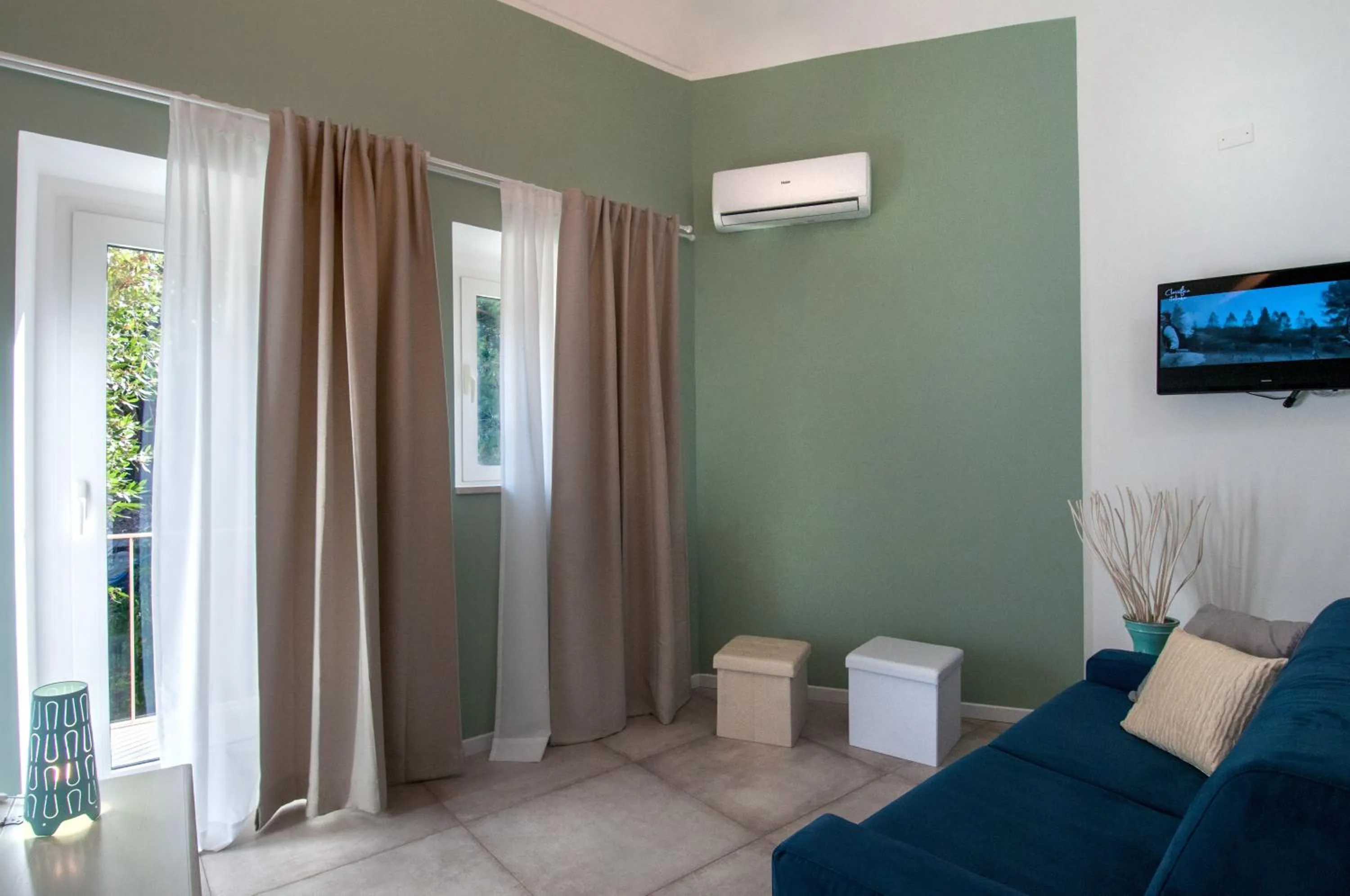 Photo of the whole room in Angioy 18