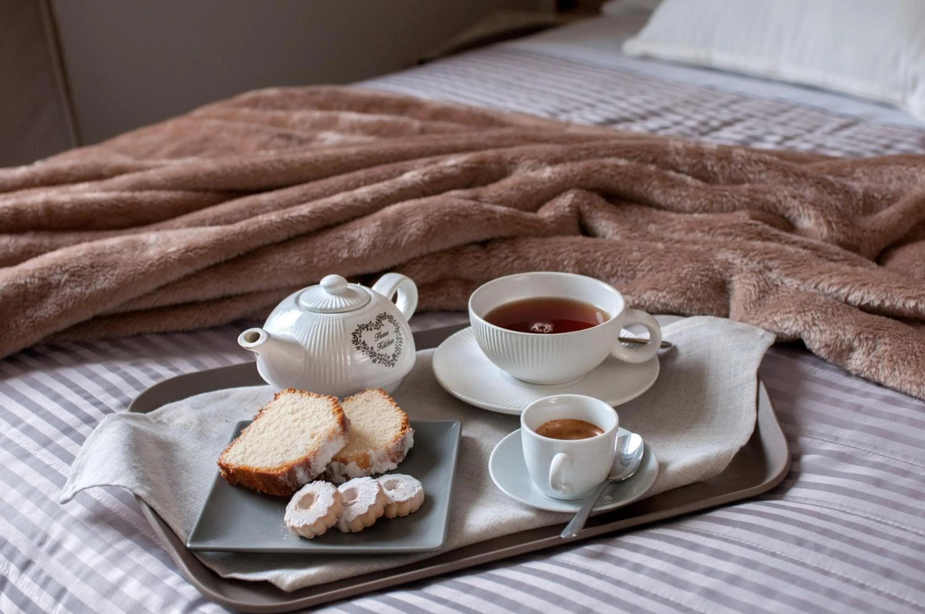 Coffee/tea facilities in Angioy 18