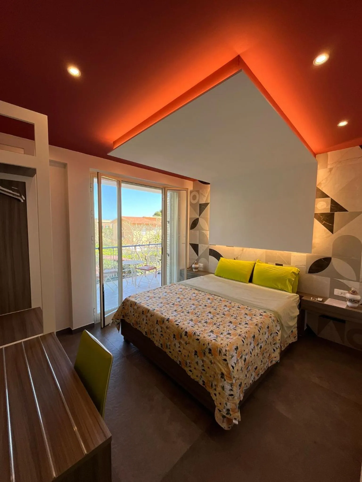 Bed in Mongibello Palace B&B