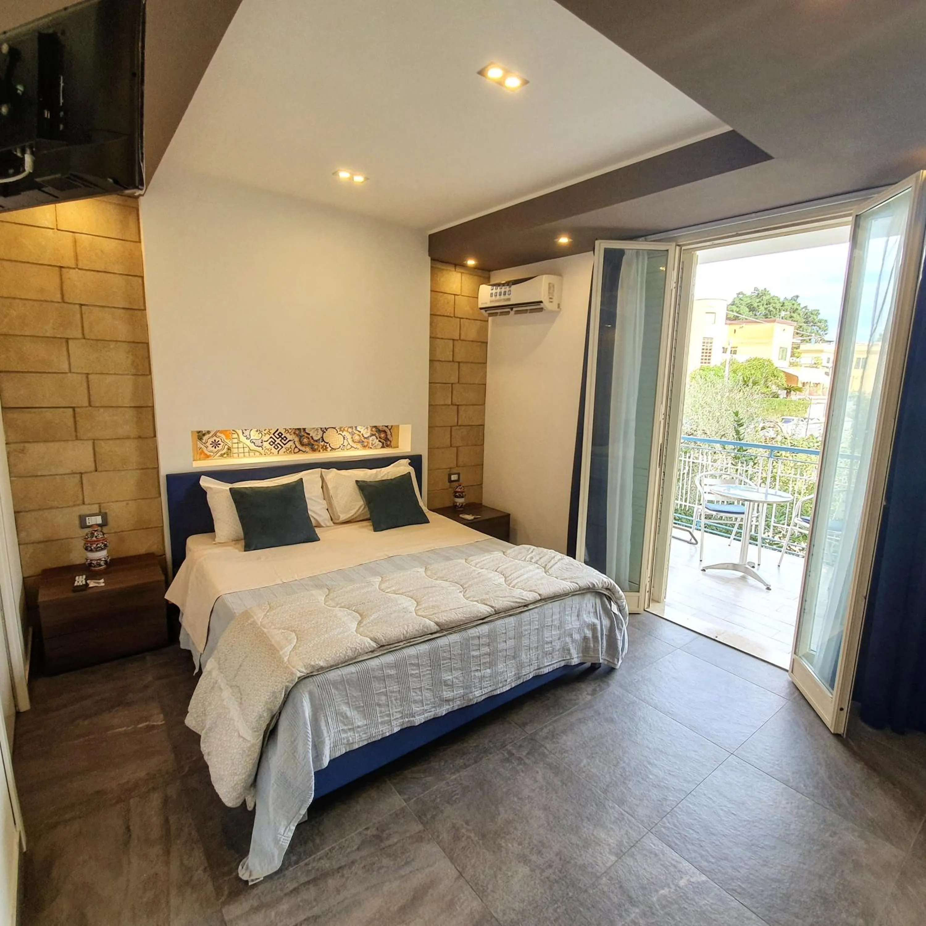 Bed in Mongibello Palace B&B