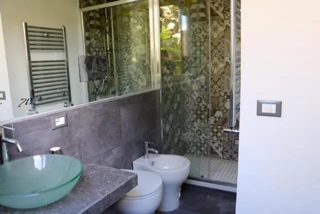 Bathroom in Mongibello Palace B&B