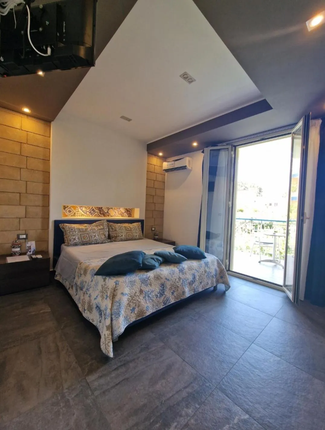 Bed in Mongibello Palace B&B