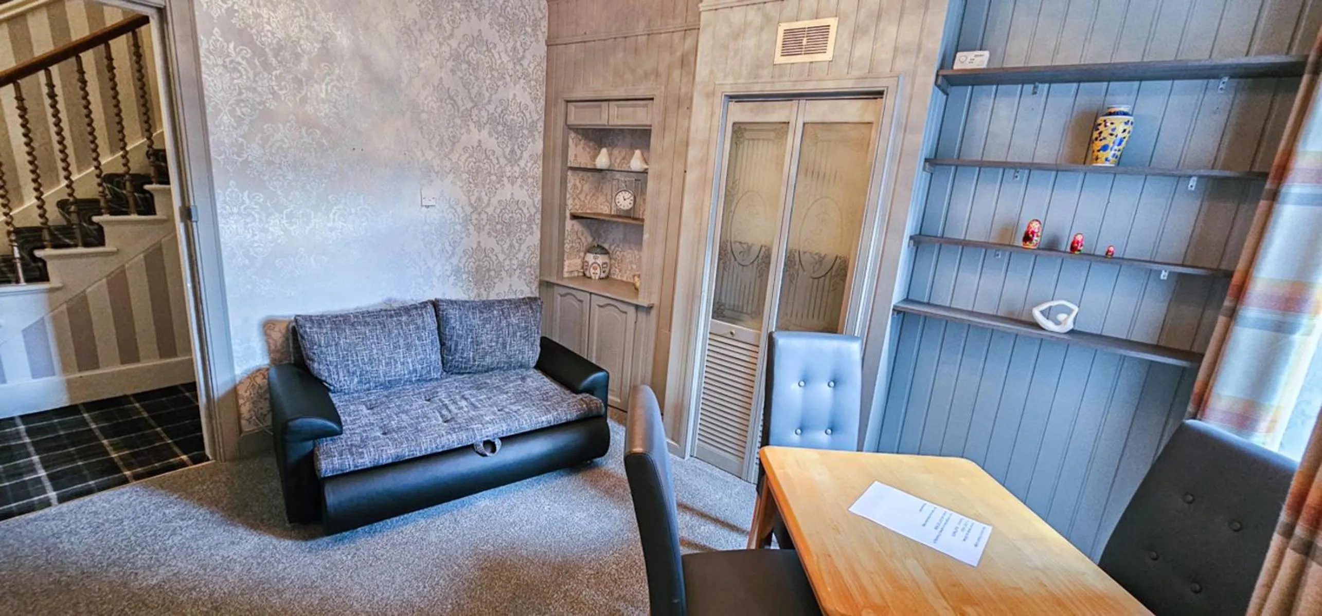 Communal lounge/ TV room in mySTAYINN Kinloch Lodge