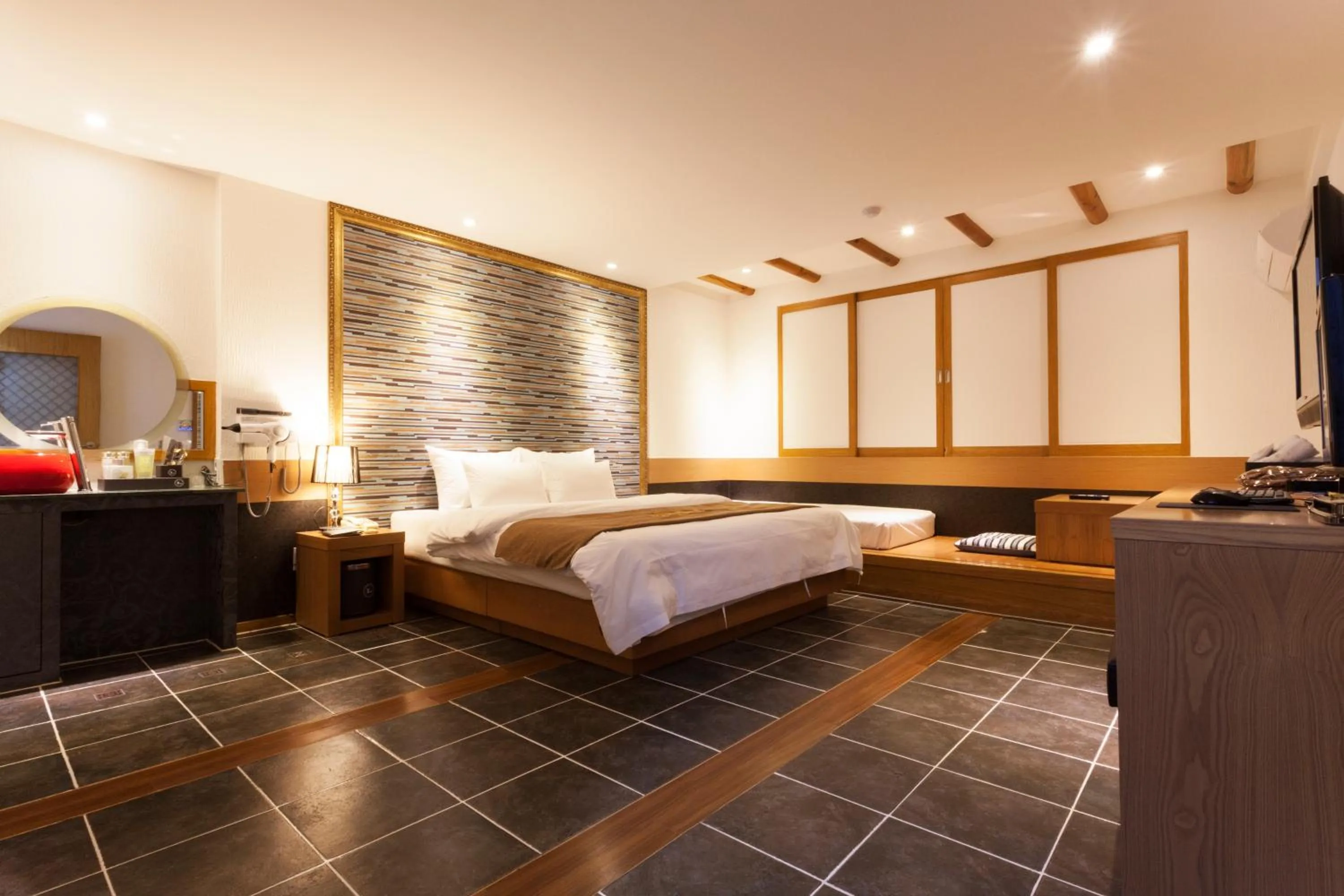 Bed in Hotel Leaders