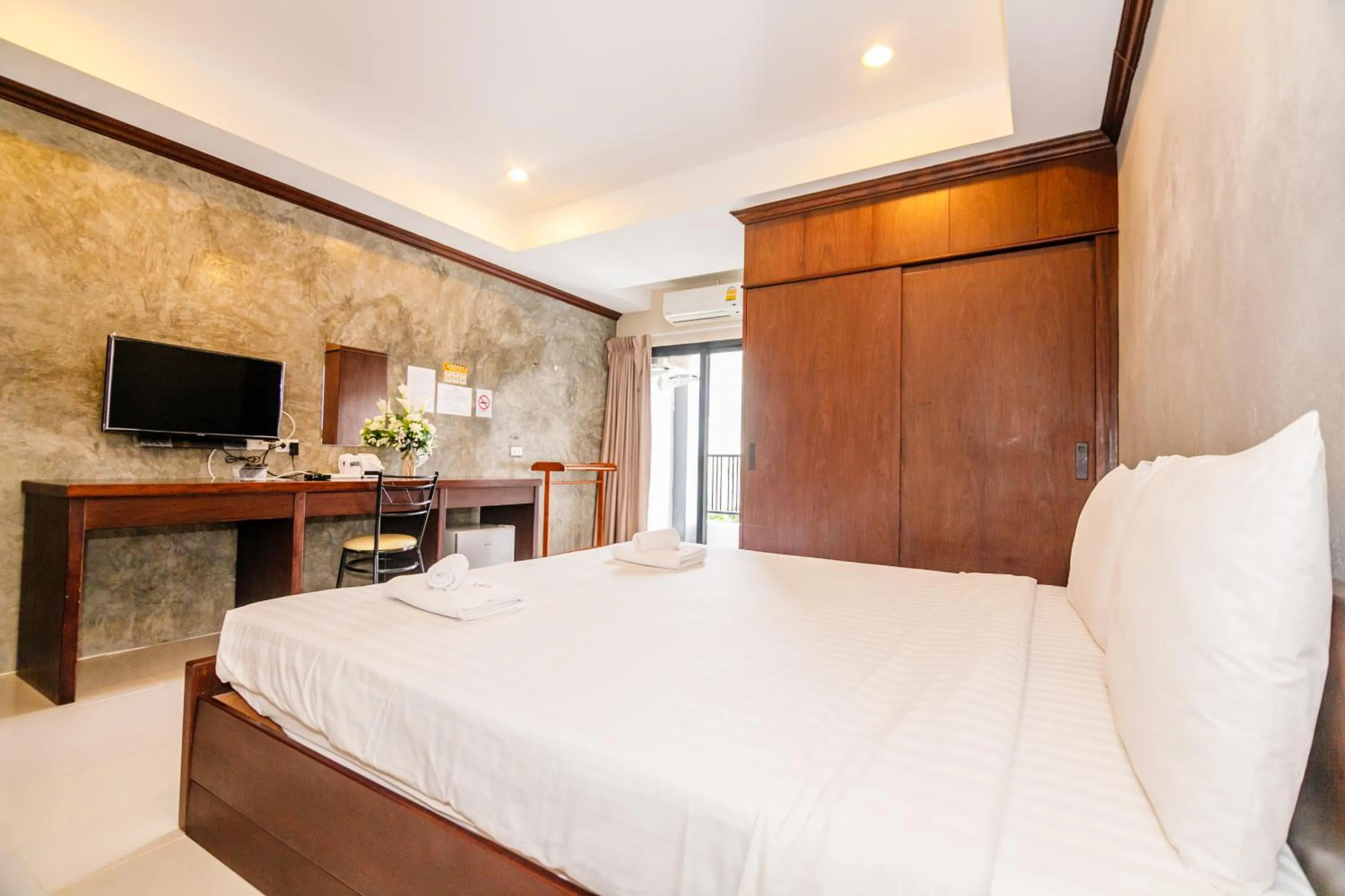 Bedroom, Bed in The Glasshouse place