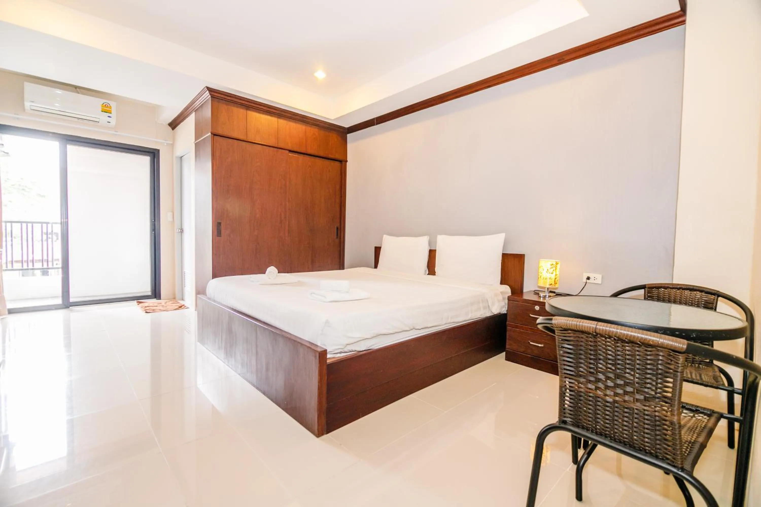 Bedroom, Bed in The Glasshouse place