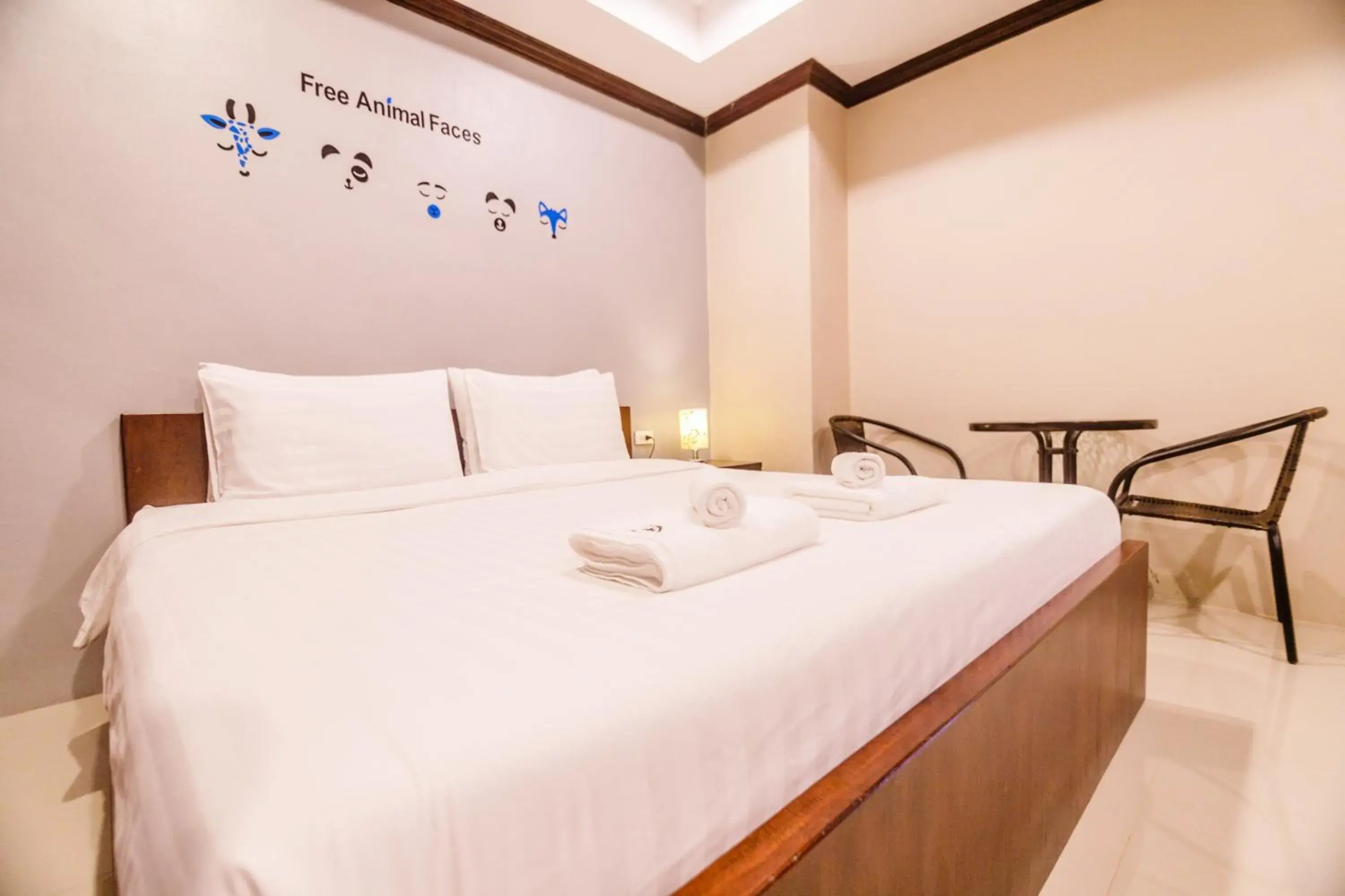 Photo of the whole room, Bed in The Glasshouse place Photo of the whole room, Bed in The Glasshouse place