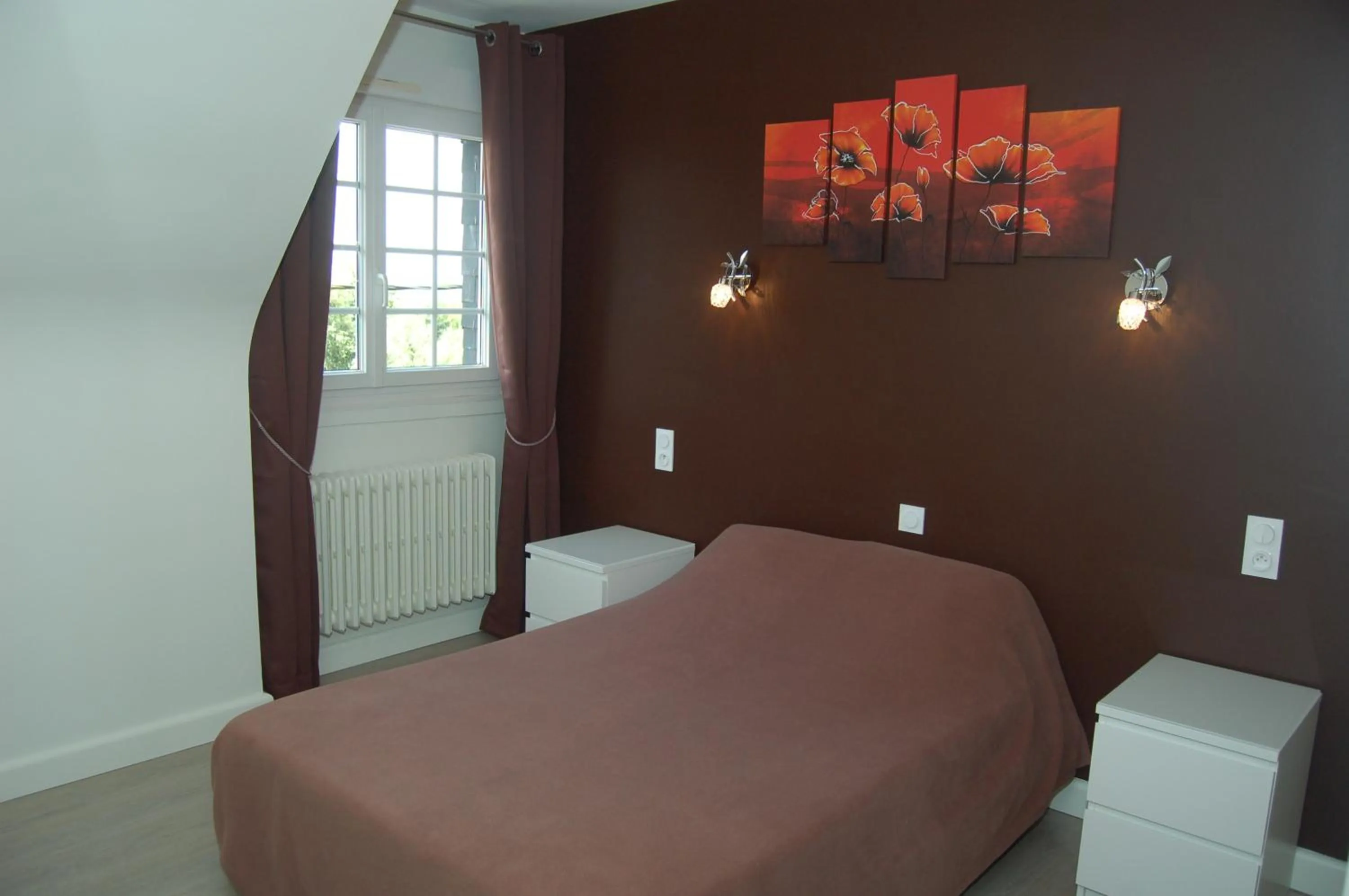 Bed in Le Relais des Primeurs LOGIS HOTEL