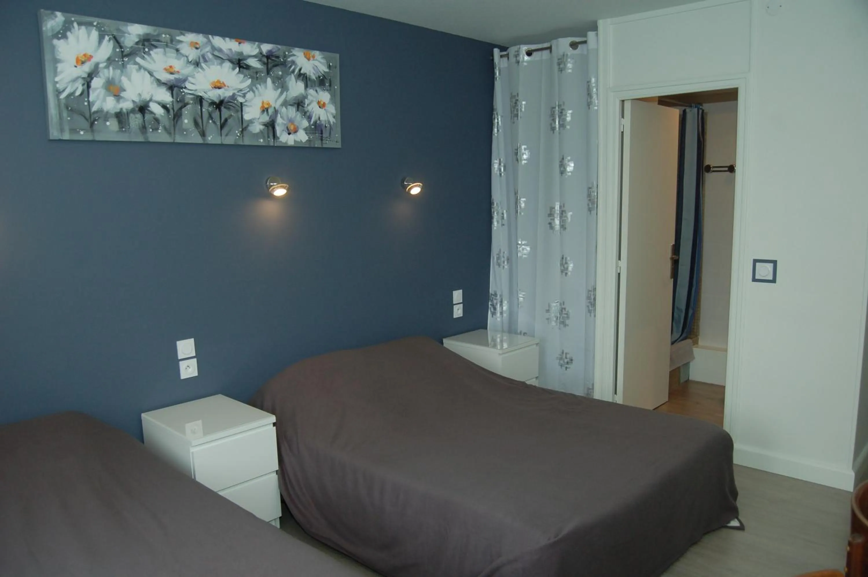 Bedroom, Bed in Le Relais des Primeurs LOGIS HOTEL