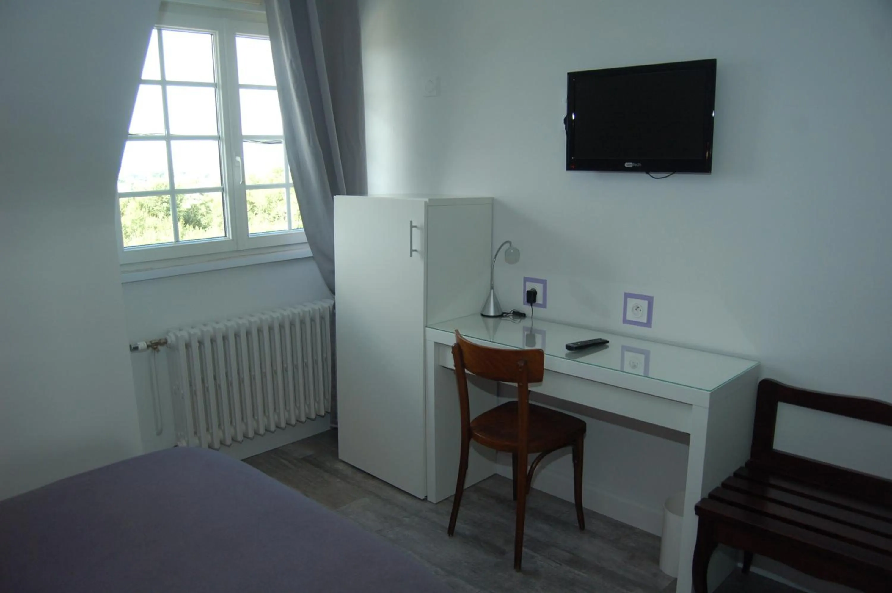 Bedroom in Le Relais des Primeurs LOGIS HOTEL