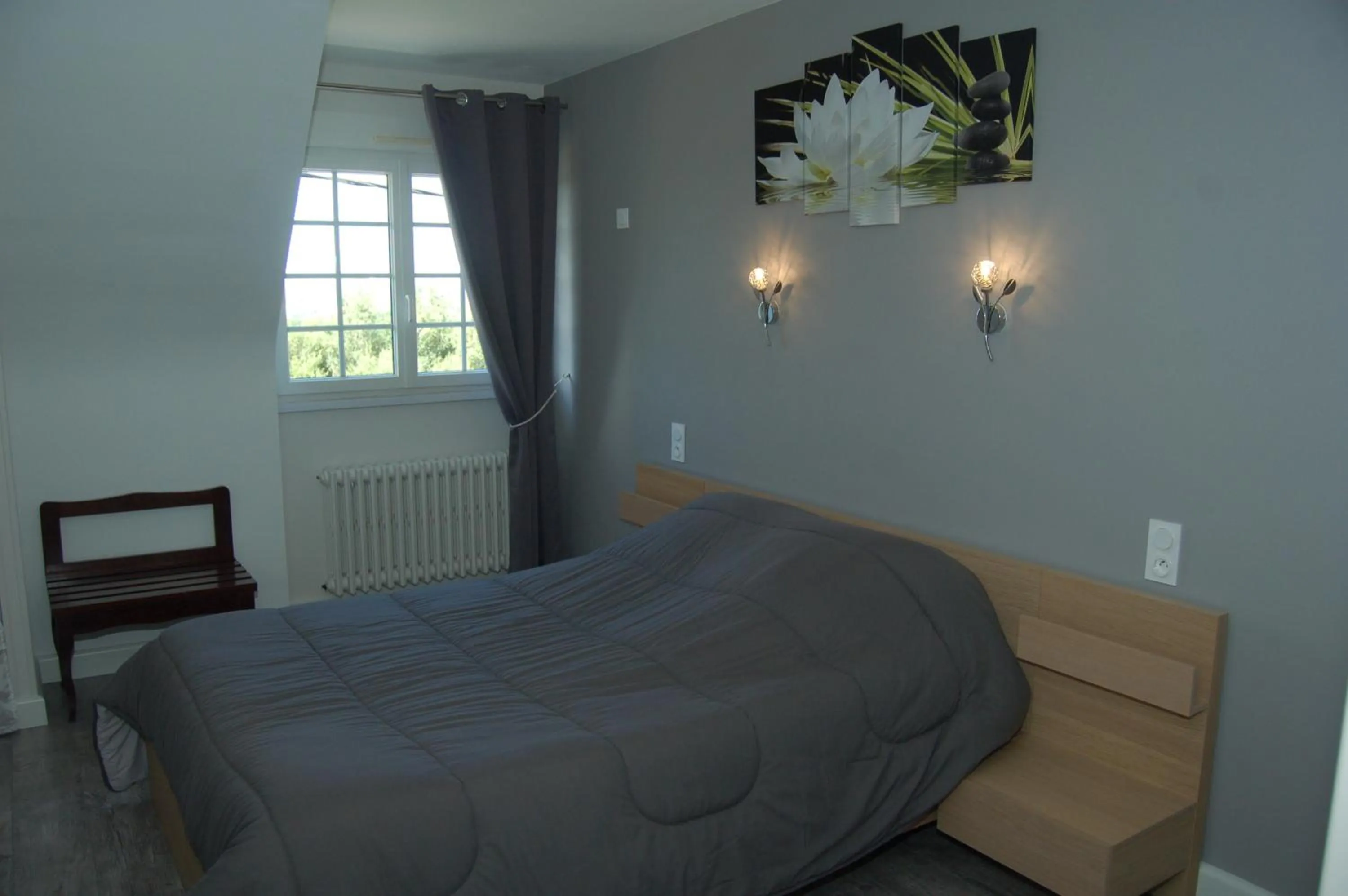 Bed in Le Relais des Primeurs LOGIS HOTEL