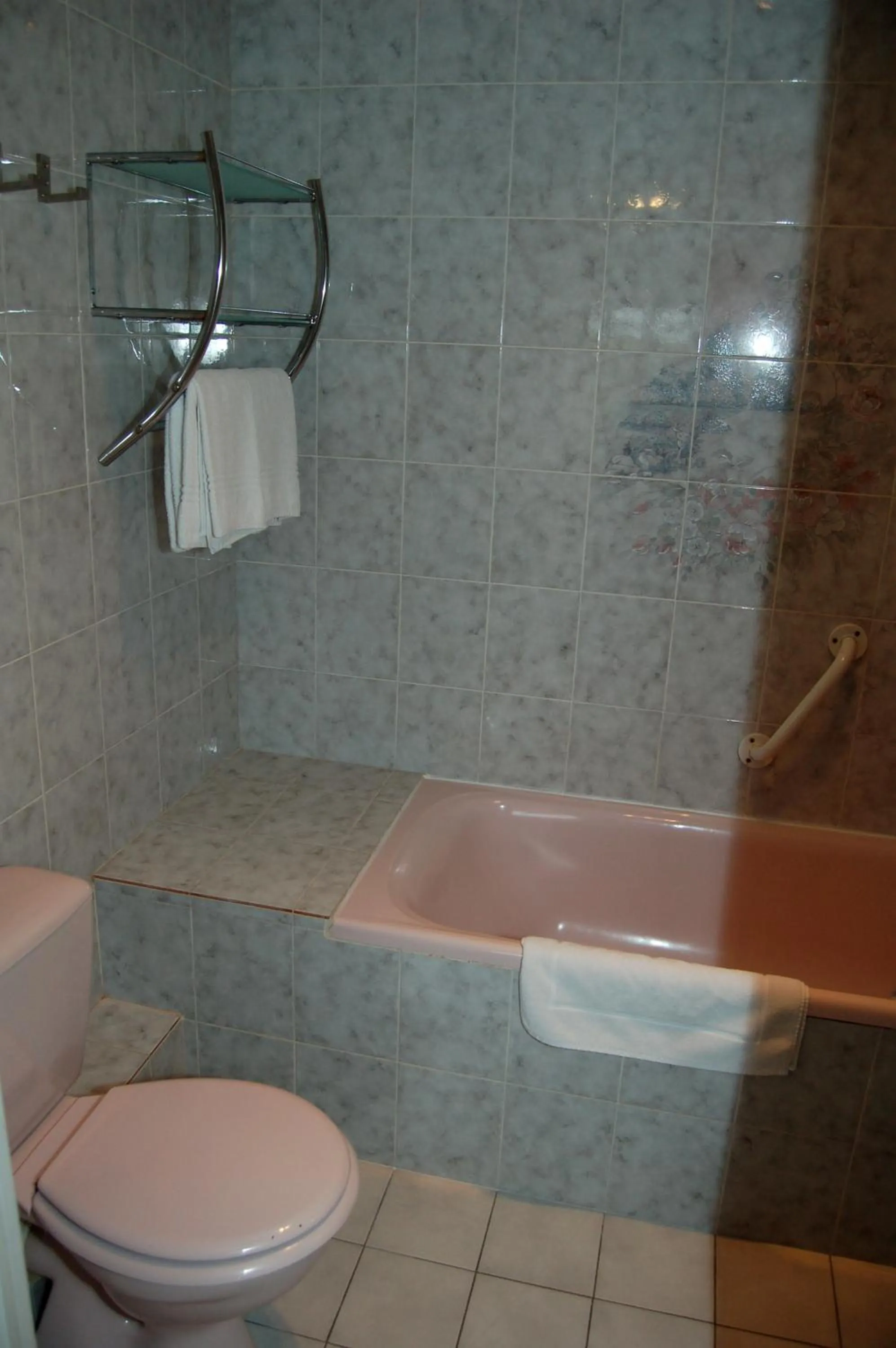 Bathroom in Le Relais des Primeurs LOGIS HOTEL