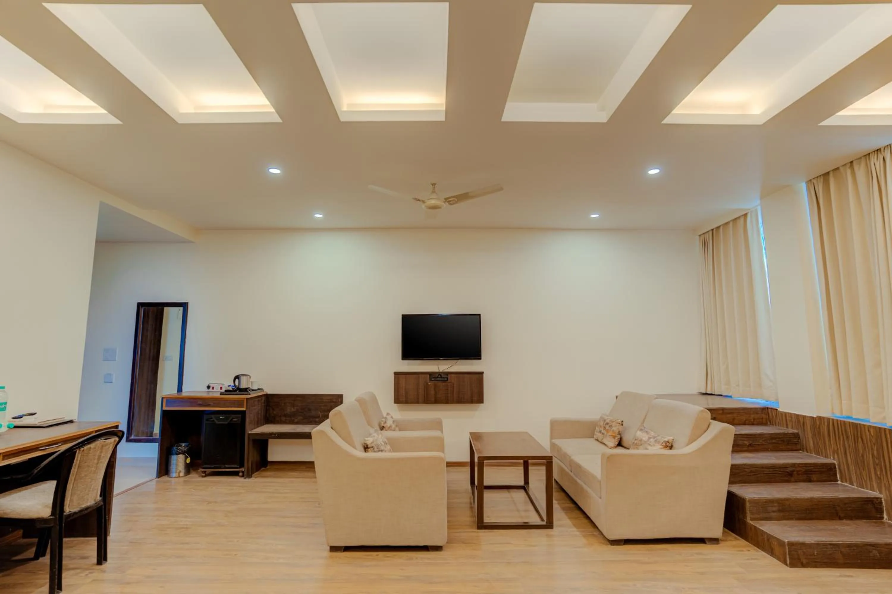 TV and multimedia in Hotel Vasundhara Palace