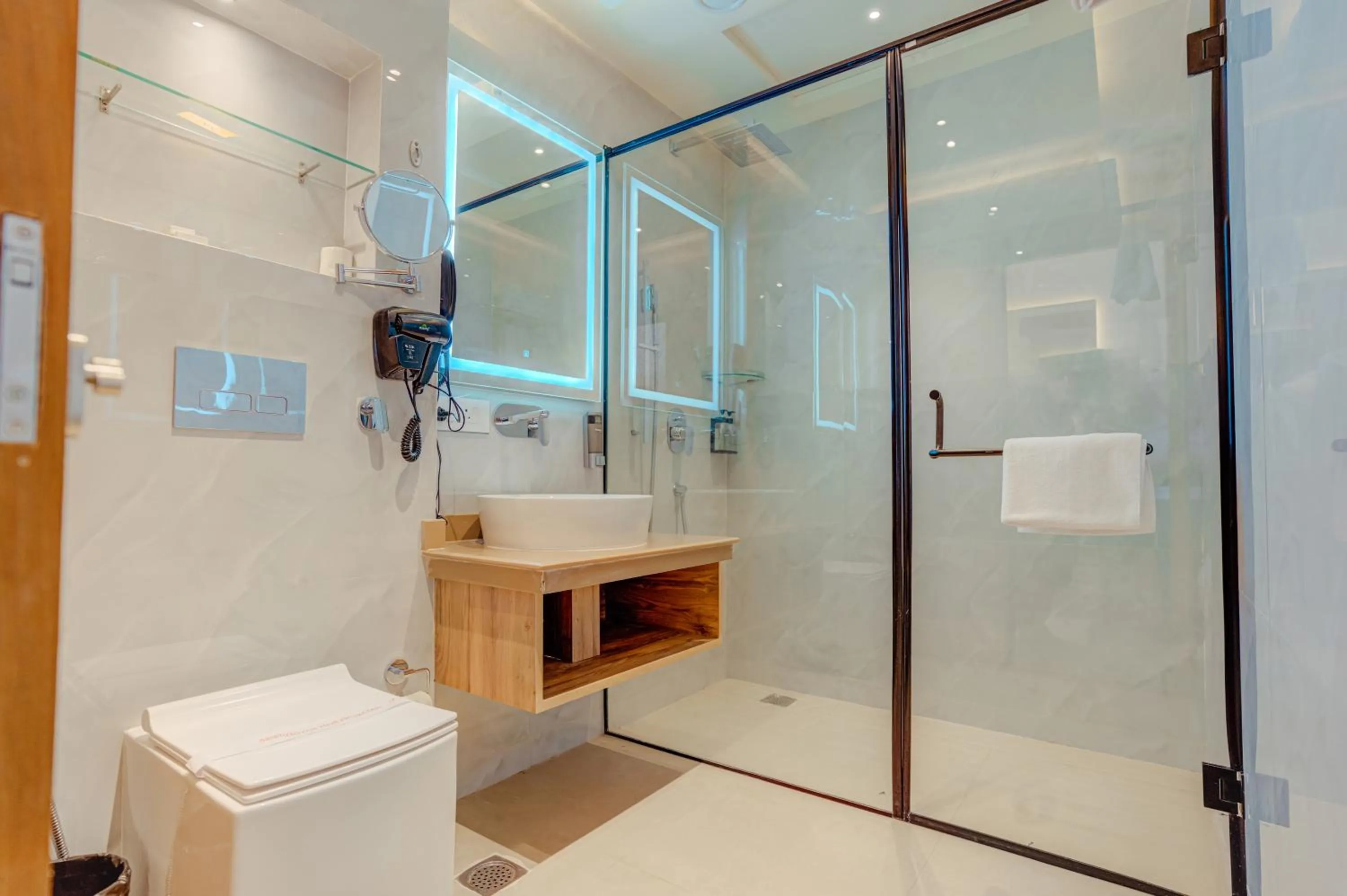 Shower in Hotel Vasundhara Palace