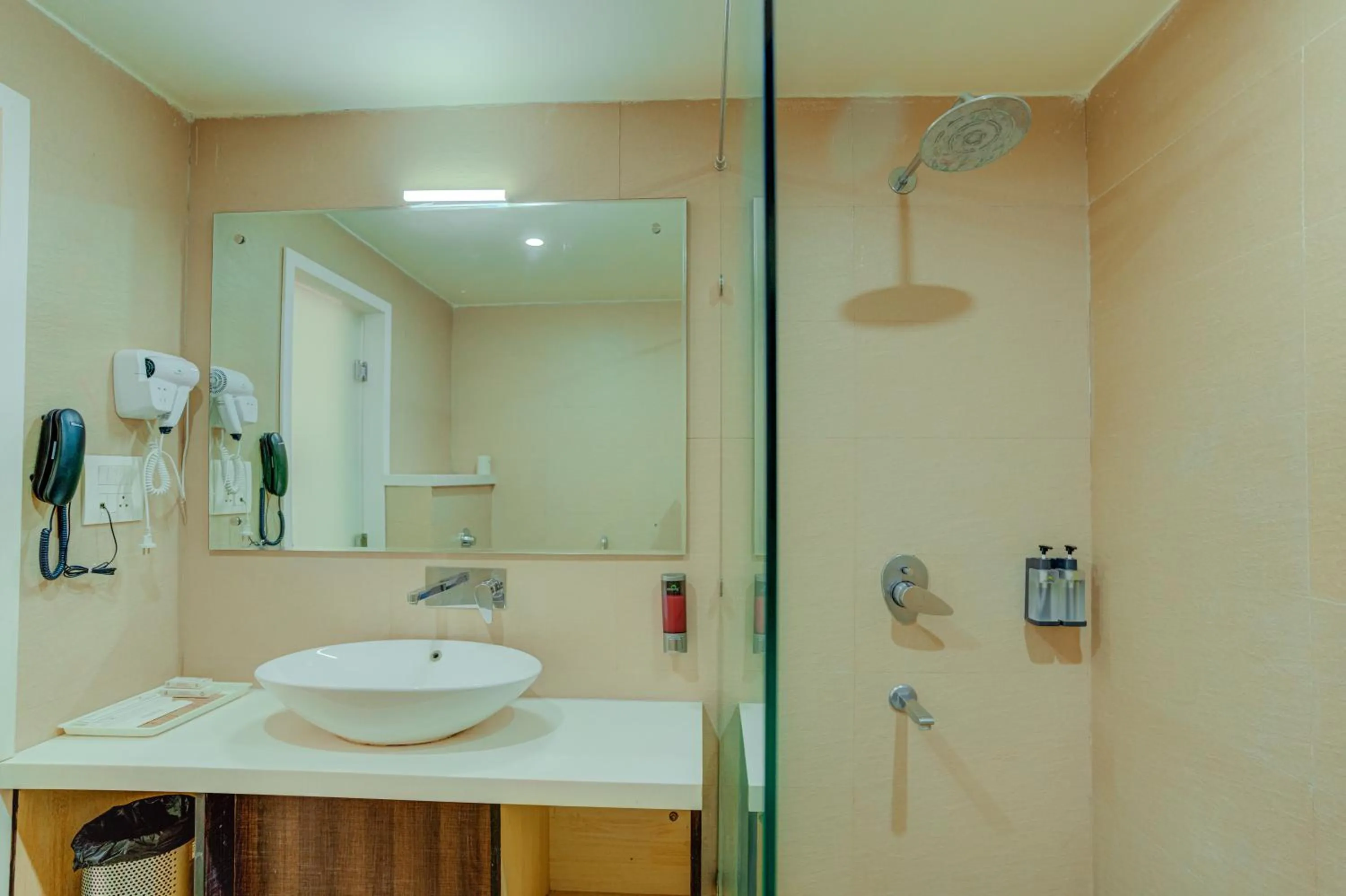 Shower in Hotel Vasundhara Palace