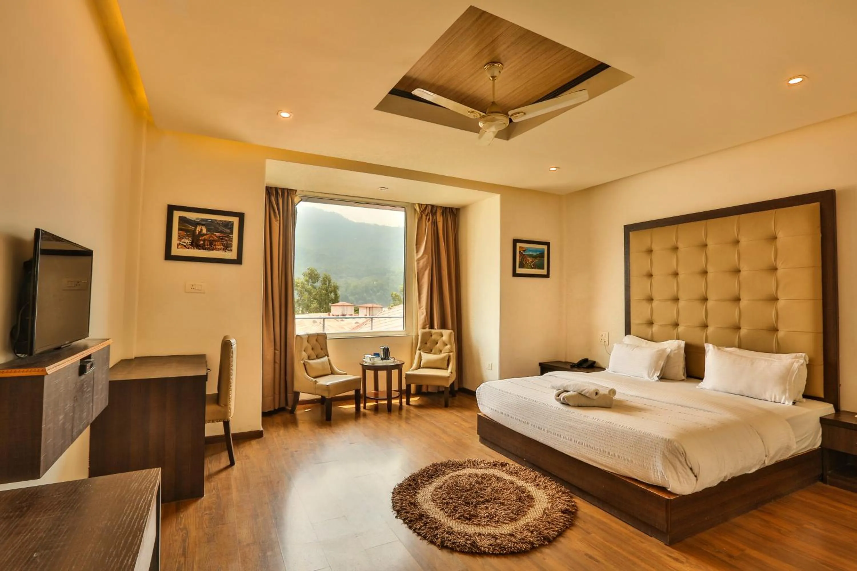 Communal lounge/ TV room, Bed in Hotel Vasundhara Palace