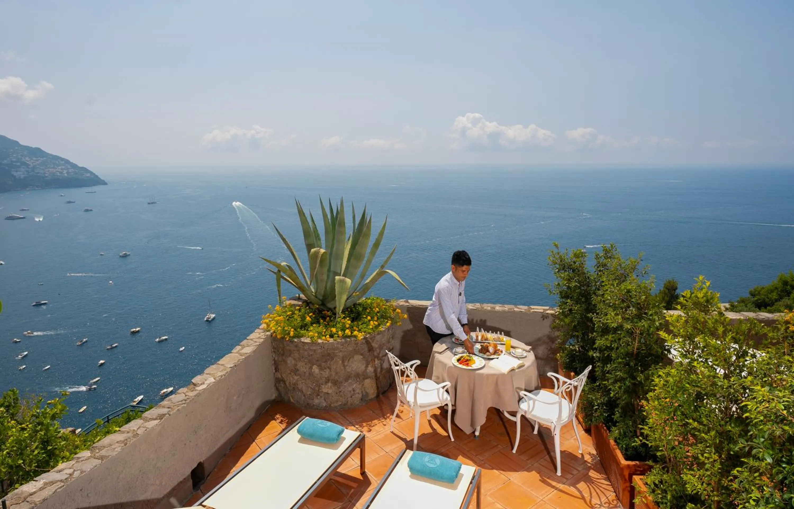 Staff in Hotel Le Agavi