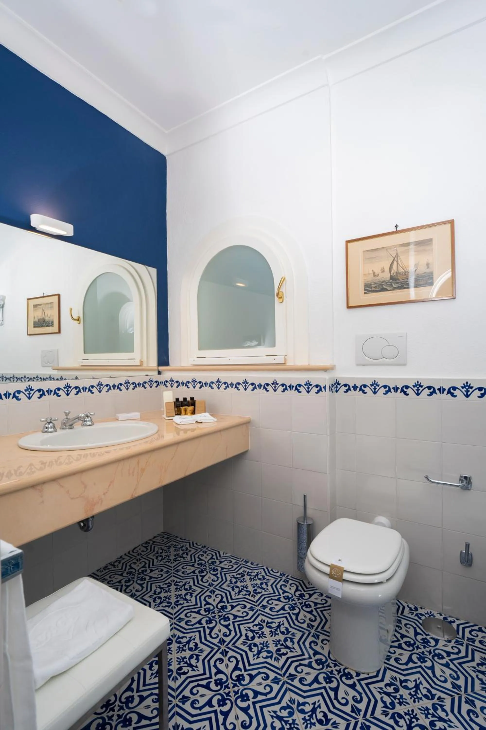 Toilet in Hotel Le Agavi