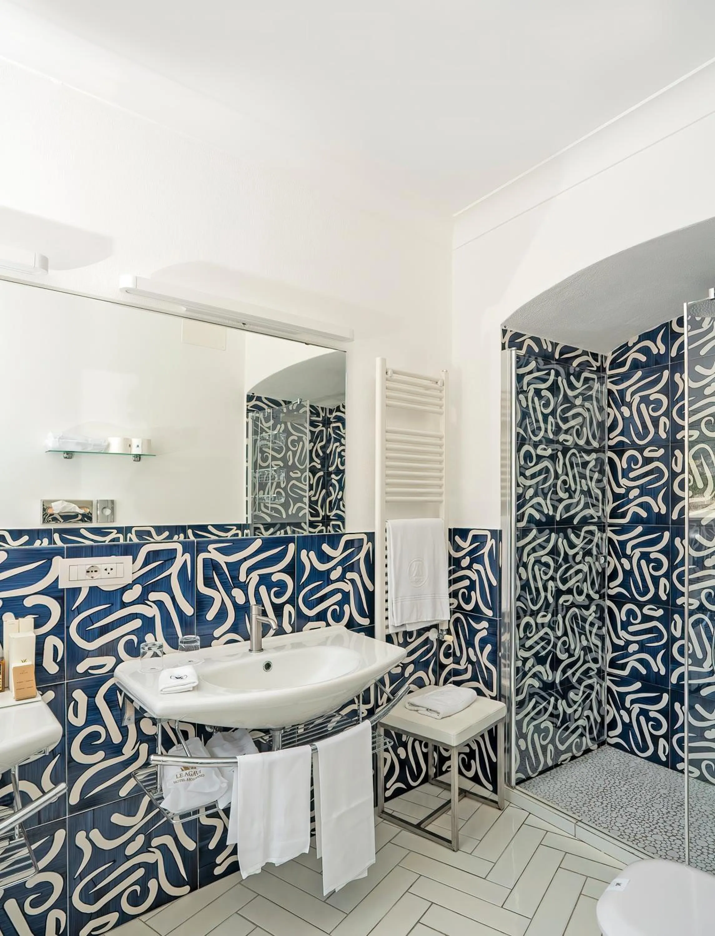 Shower in Hotel Le Agavi