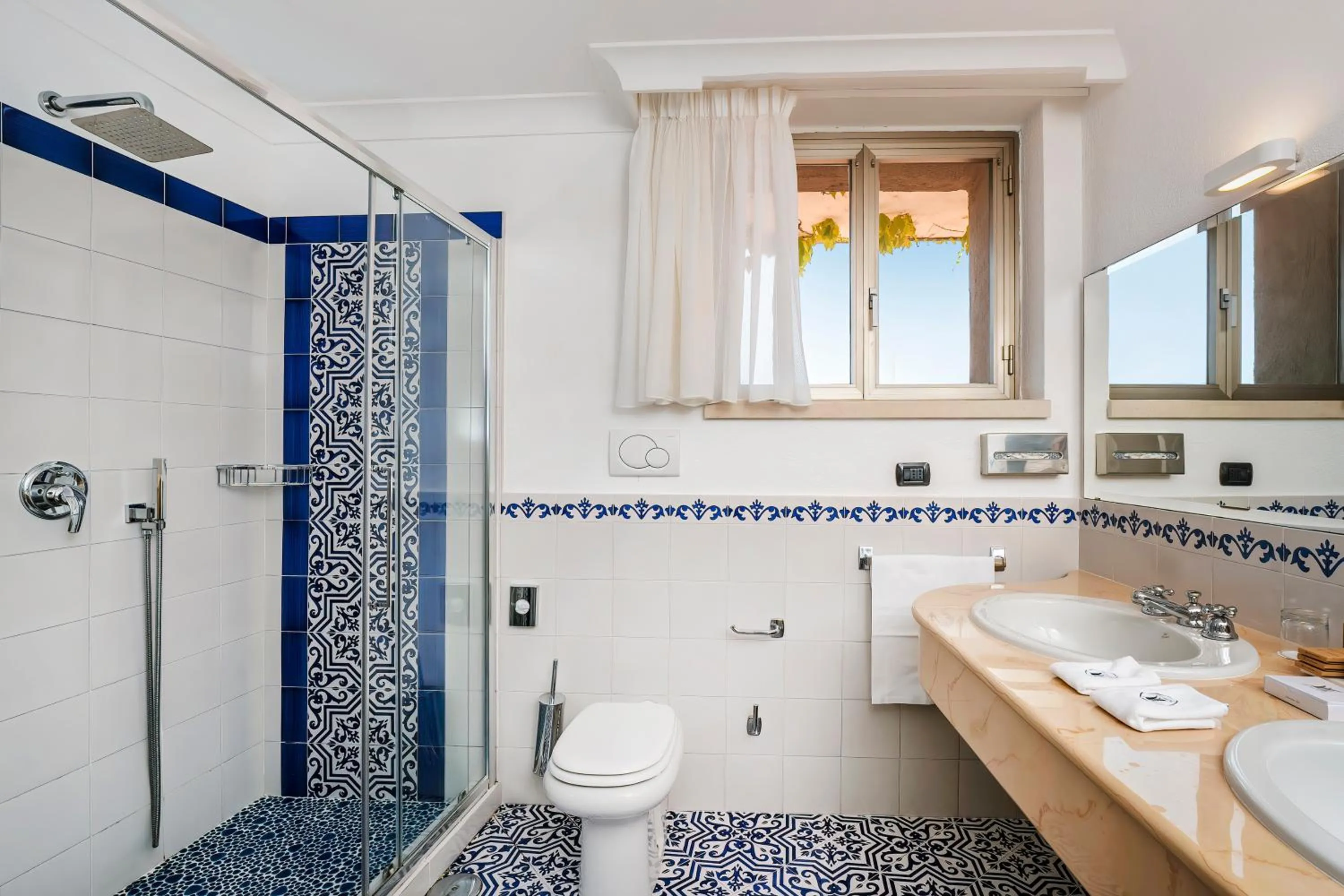 Shower in Hotel Le Agavi