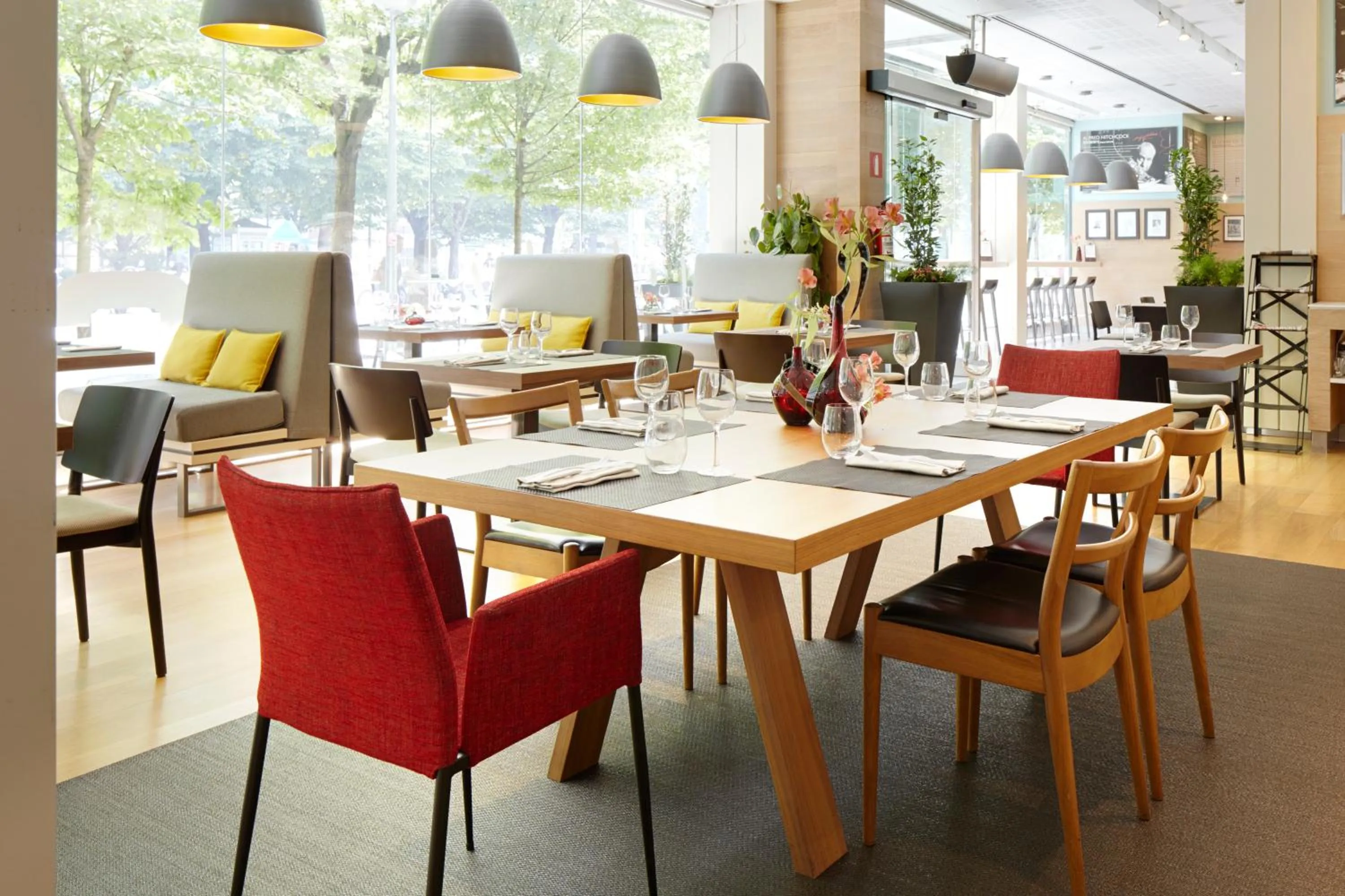 Restaurant/places to eat in Hotel Zinema7