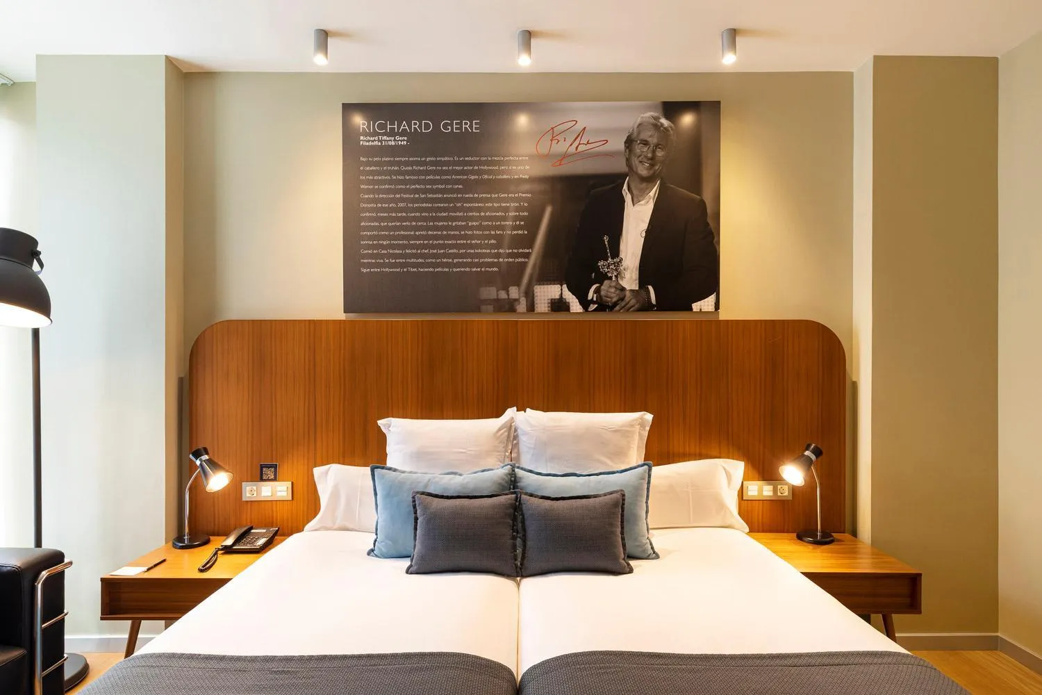 Bed in Hotel Zinema7