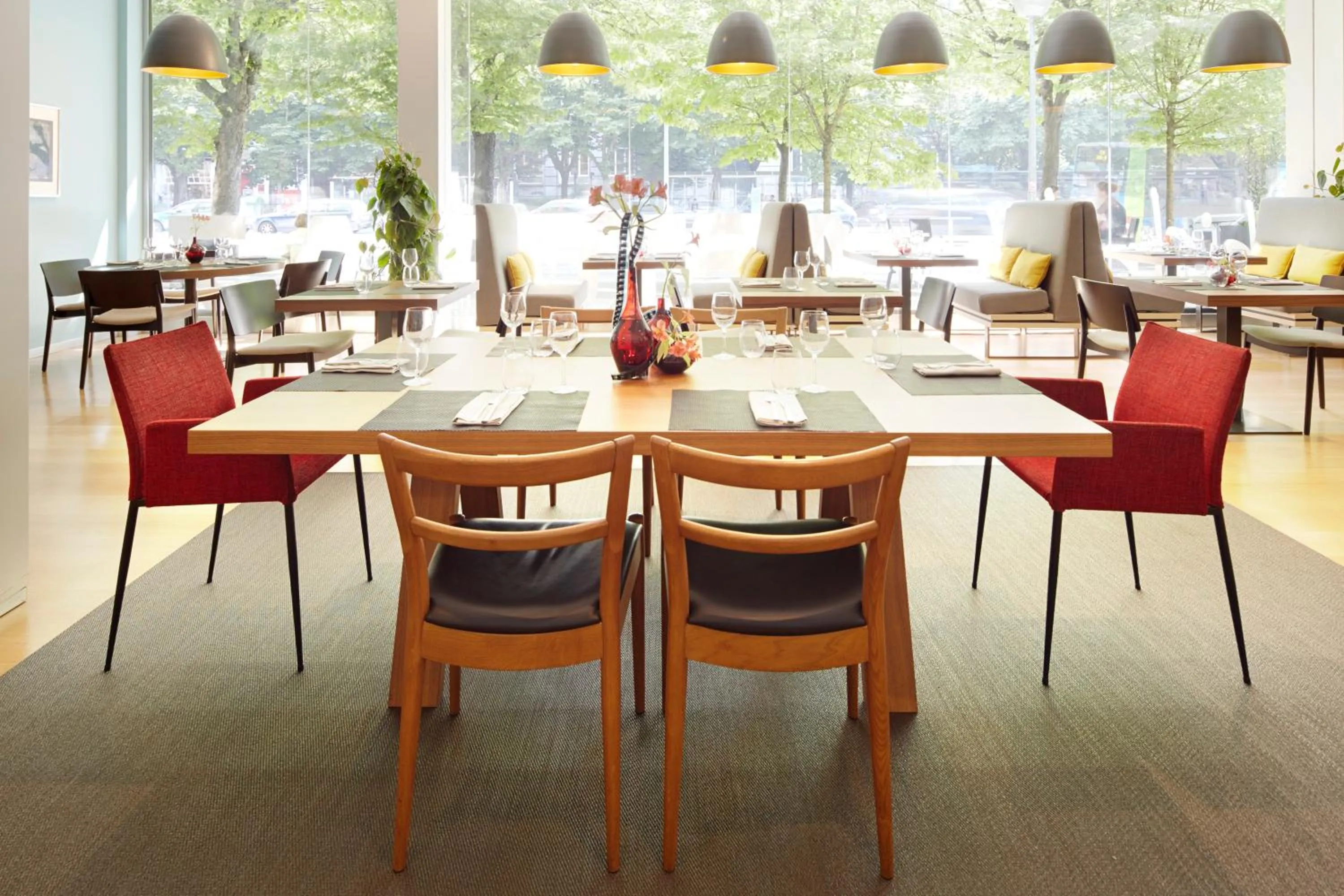 Restaurant/places to eat in Hotel Zinema7