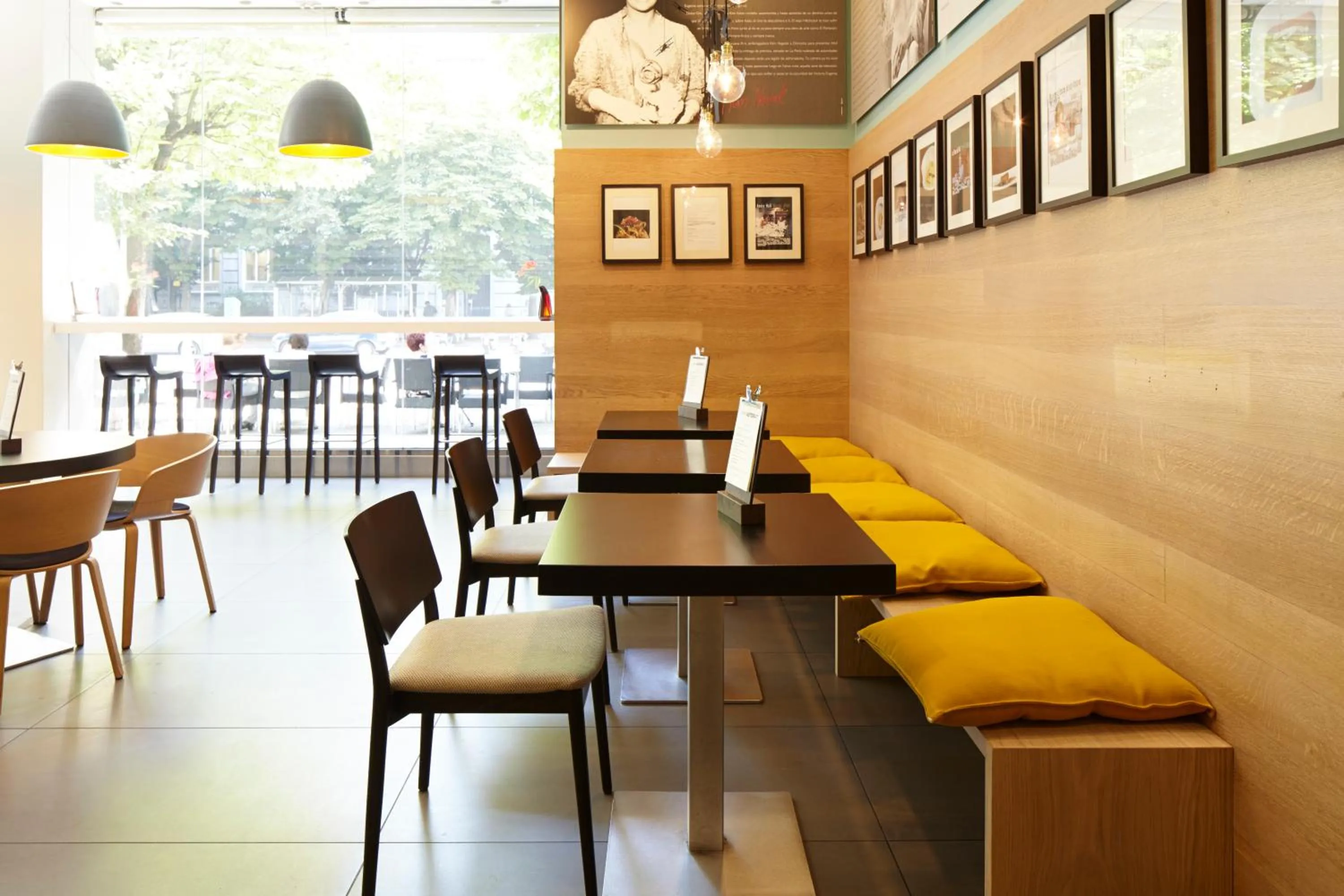 Restaurant/places to eat in Hotel Zinema7