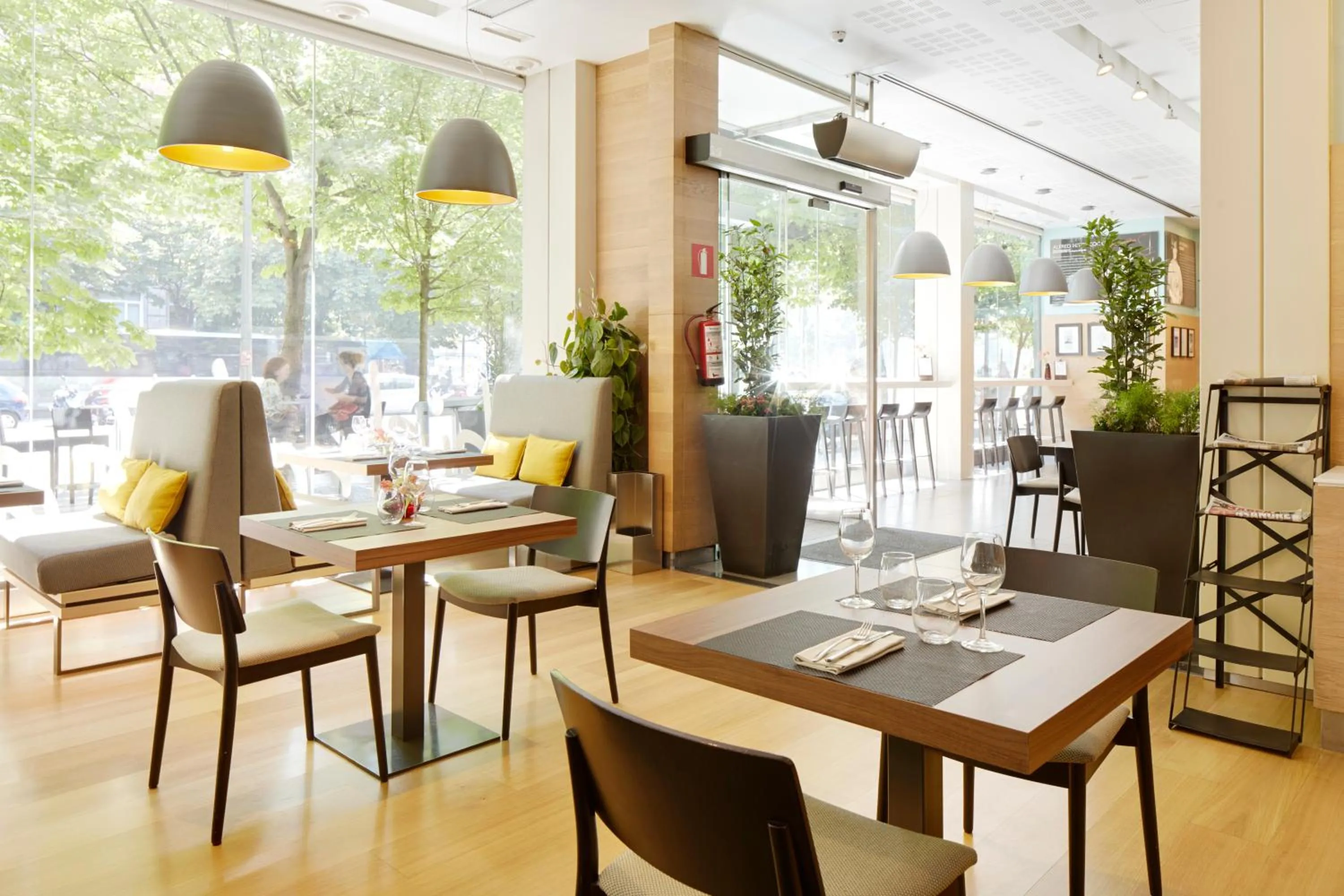 Restaurant/places to eat in Hotel Zinema7